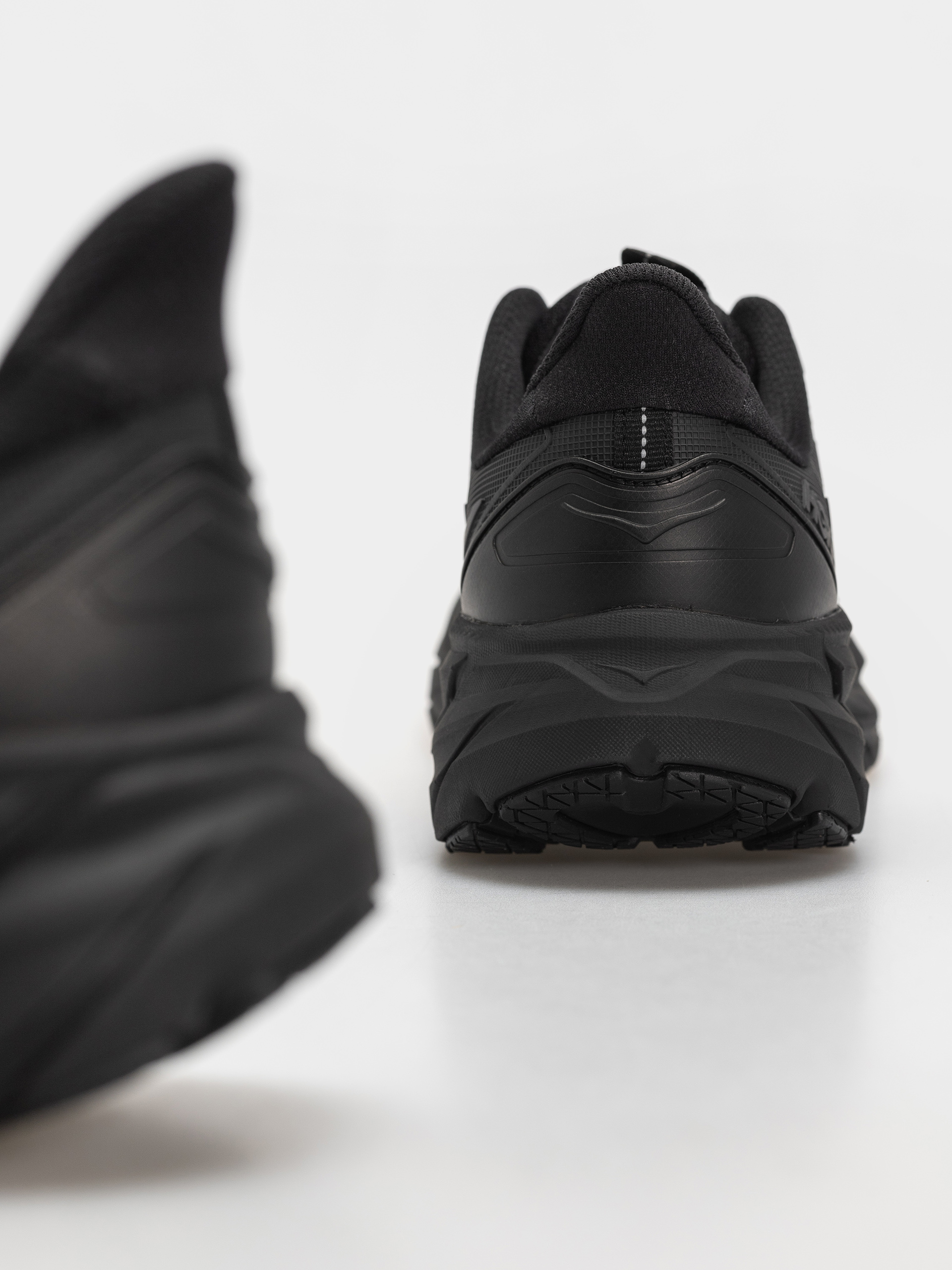 Обувки Hoka Clifton UTL (black/black)