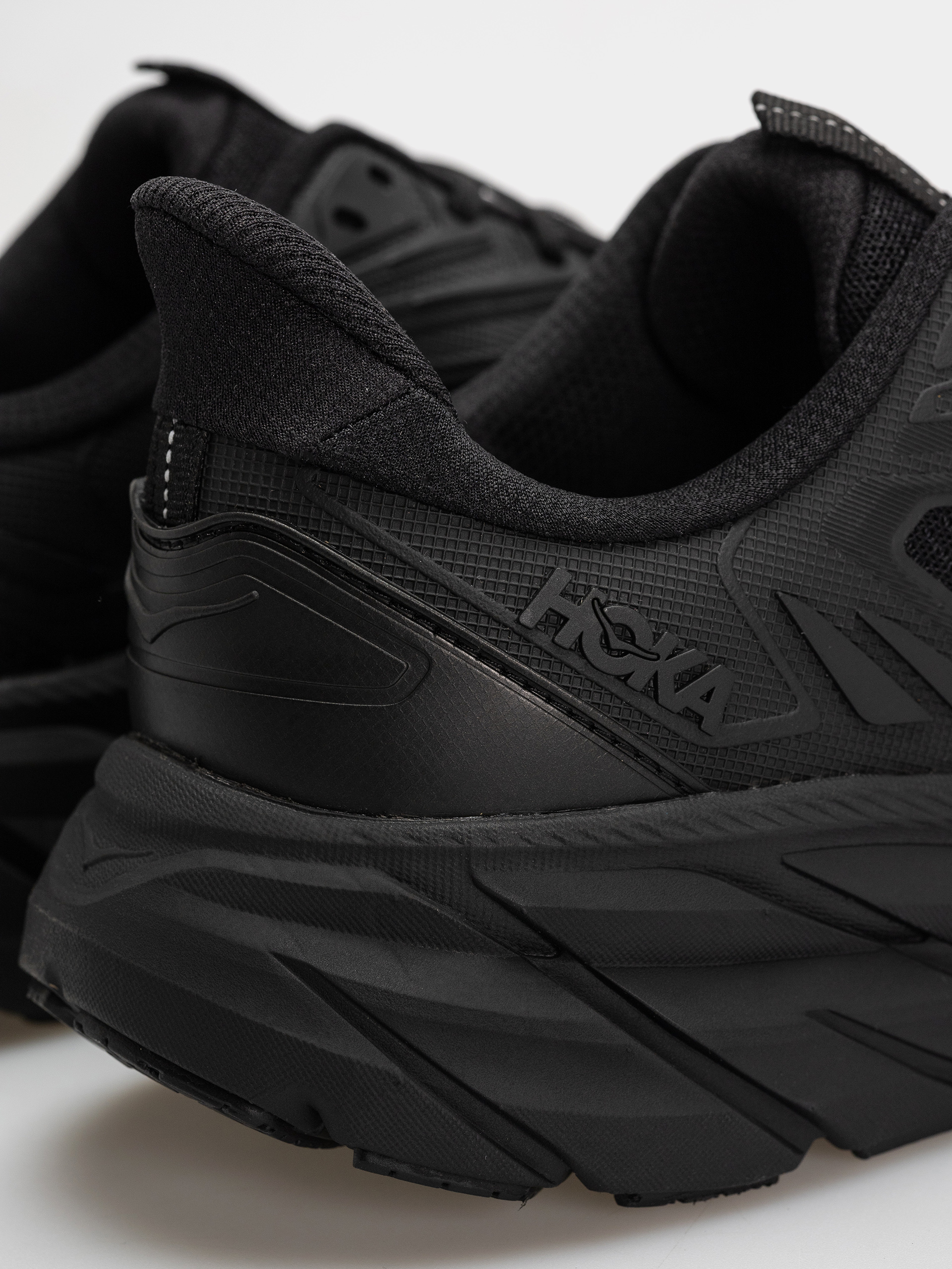 Обувки Hoka Clifton UTL (black/black)