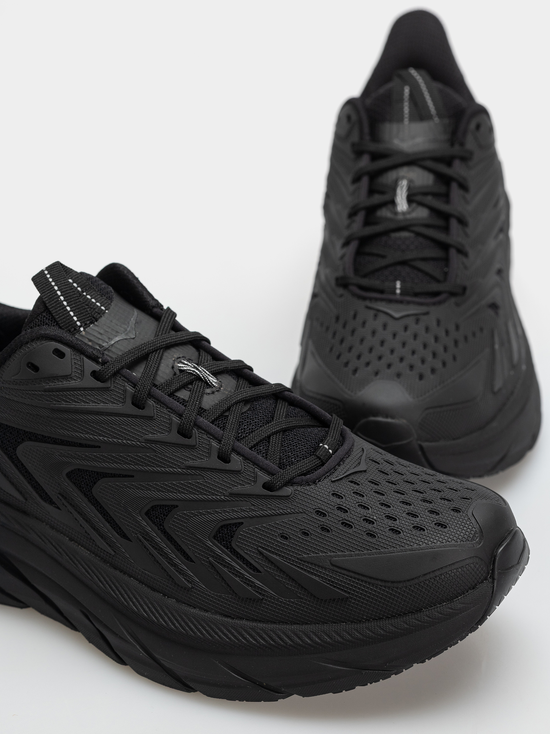 Обувки Hoka Clifton UTL (black/black)