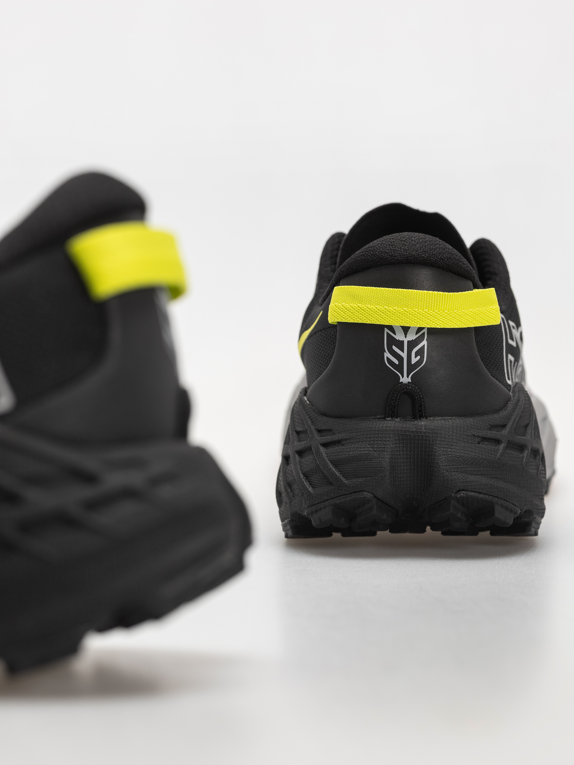 Обувки Hoka Speedgoat 7 (black/stellar grey)