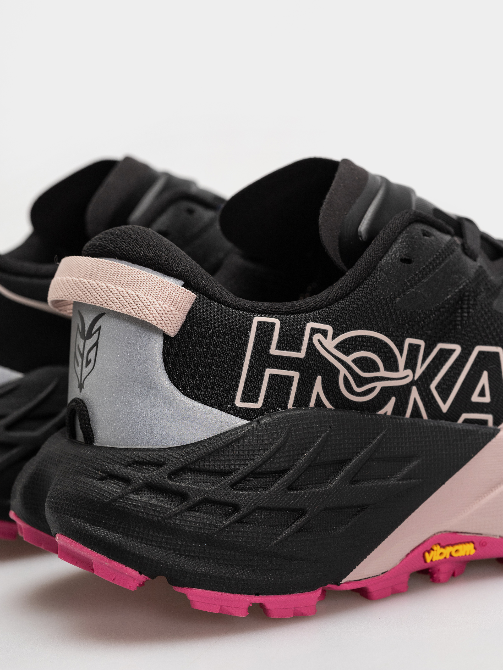 Обувки Hoka Speedgoat 7 Wmn (black/pink opal)