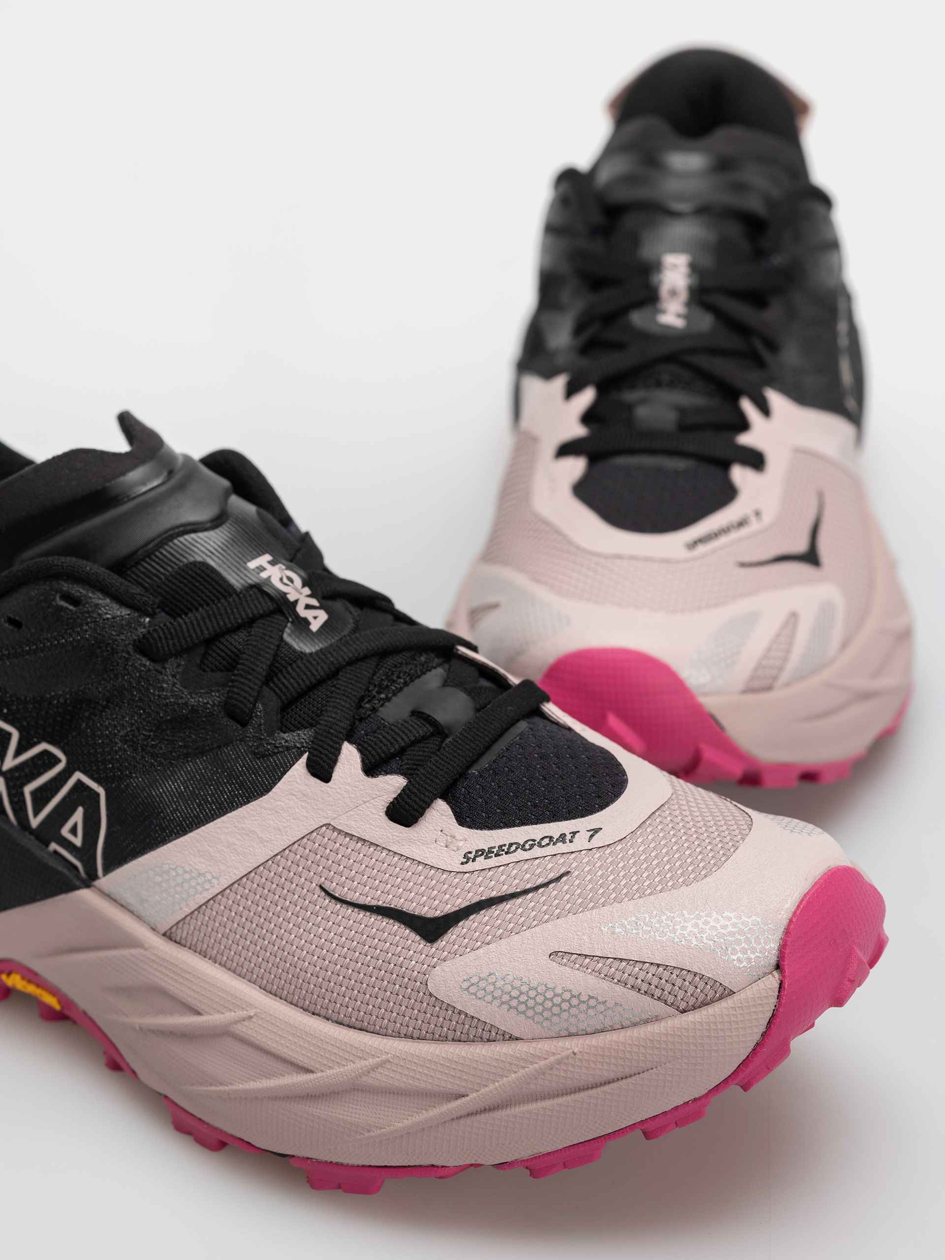 Обувки Hoka Speedgoat 7 Wmn (black/pink opal)