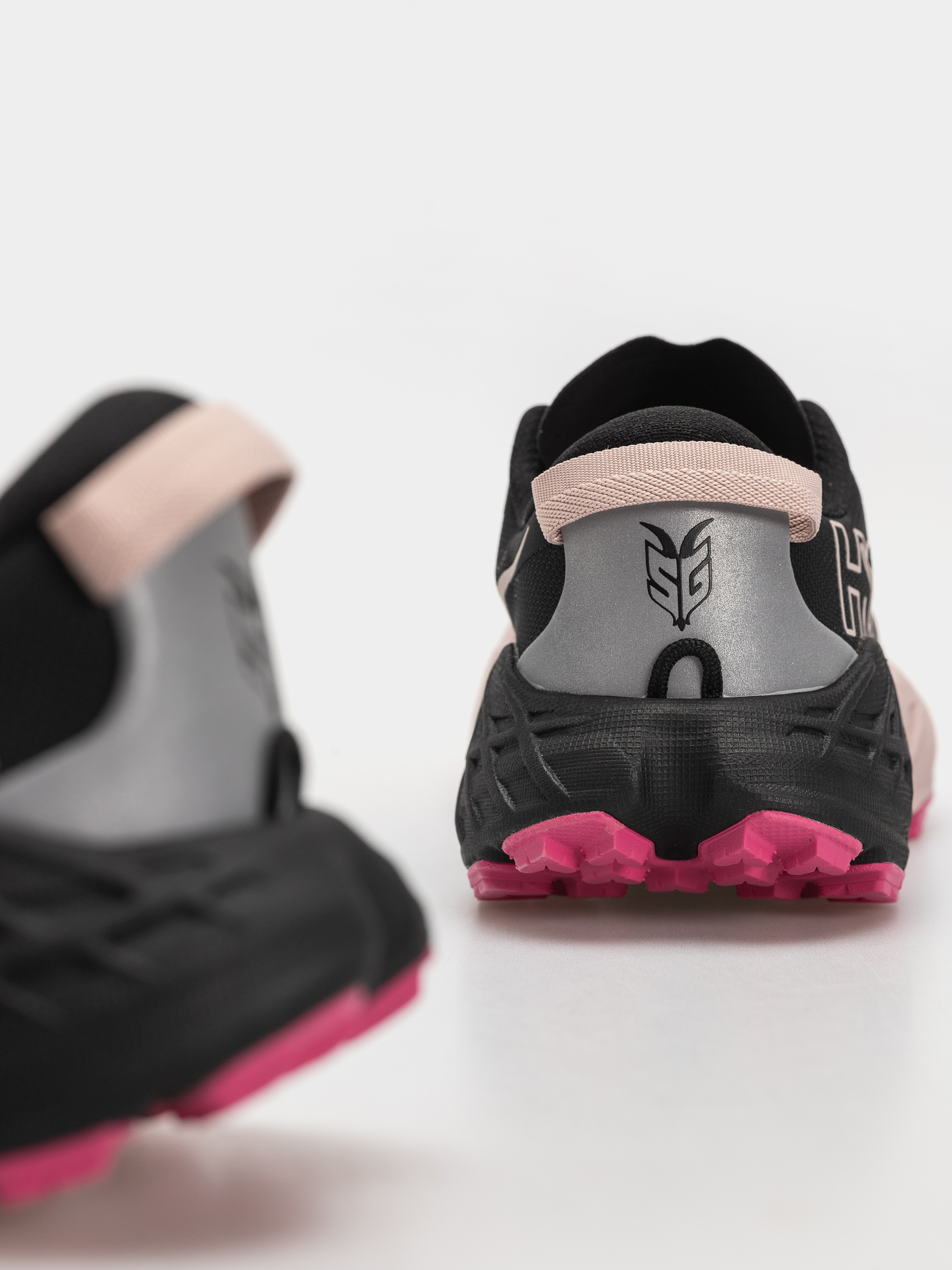 Обувки Hoka Speedgoat 7 Wmn (black/pink opal)