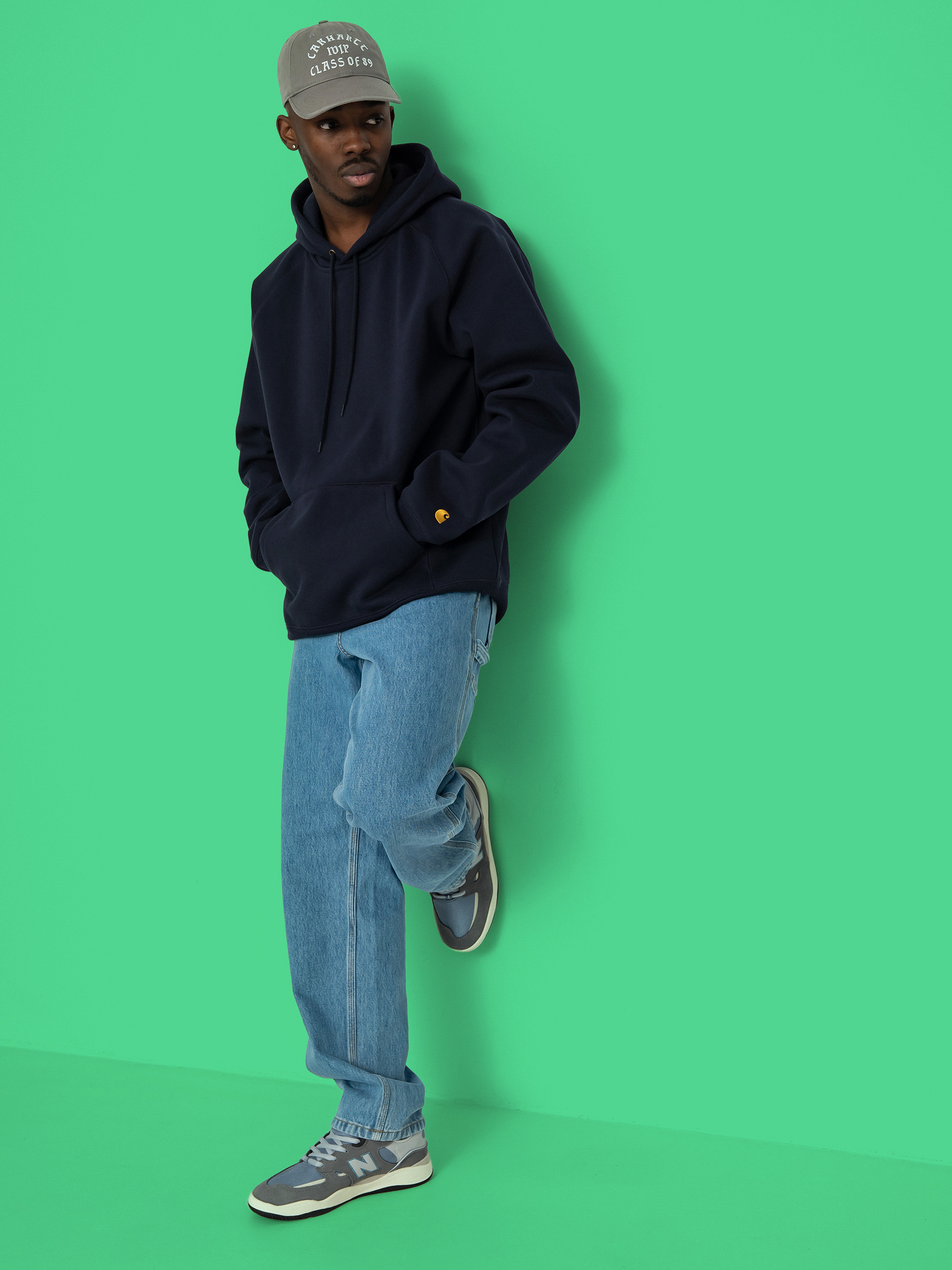Суитшърт с качулка Carhartt WIP Chase HD (dark navy/gold)