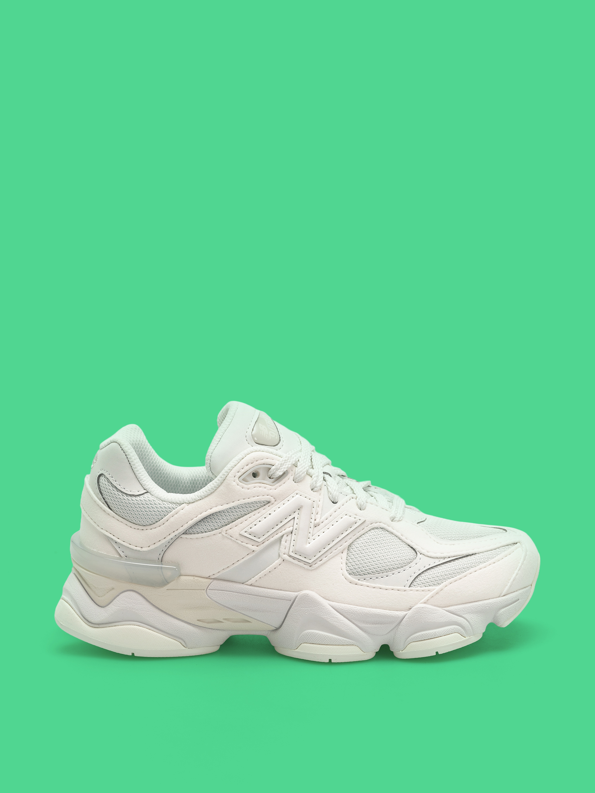 u041eu0431u0443u0432u043au0438 New Balance 9060 JR (reflection)
