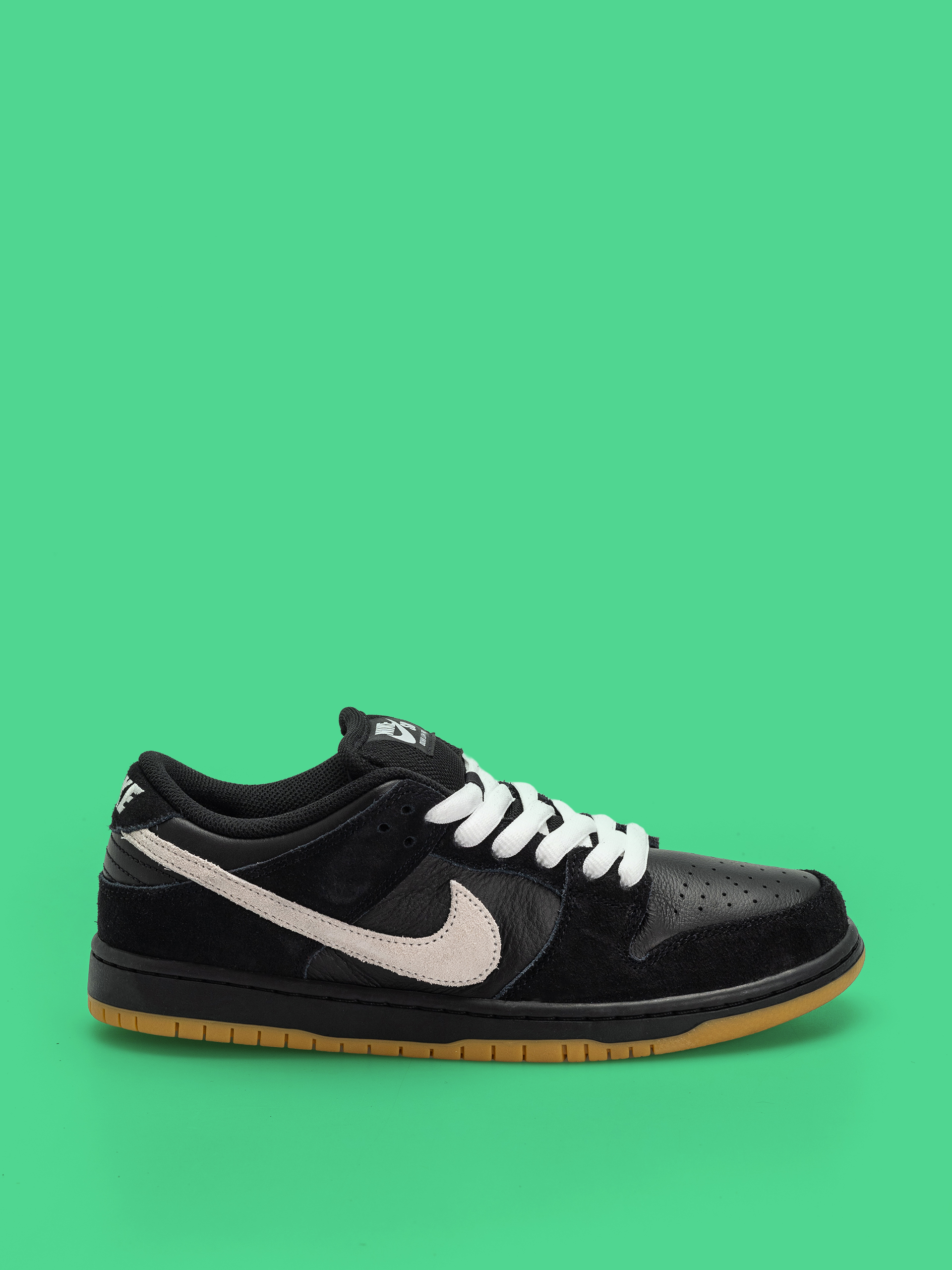 Обувки Nike SB Dunk Low Pro (black/white black gum light brown)