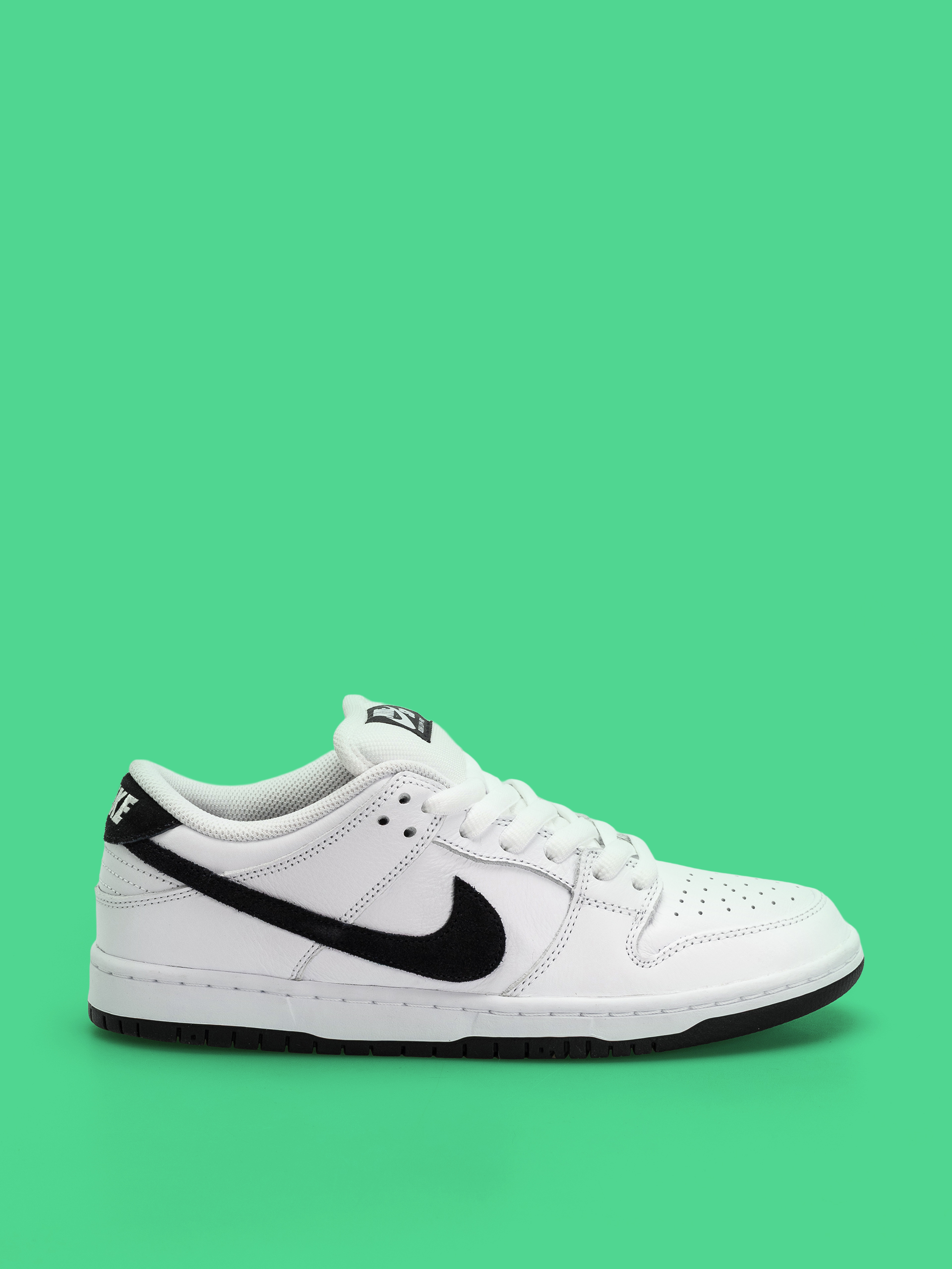 Обувки Nike SB Dunk Low Pro (white/black white black)