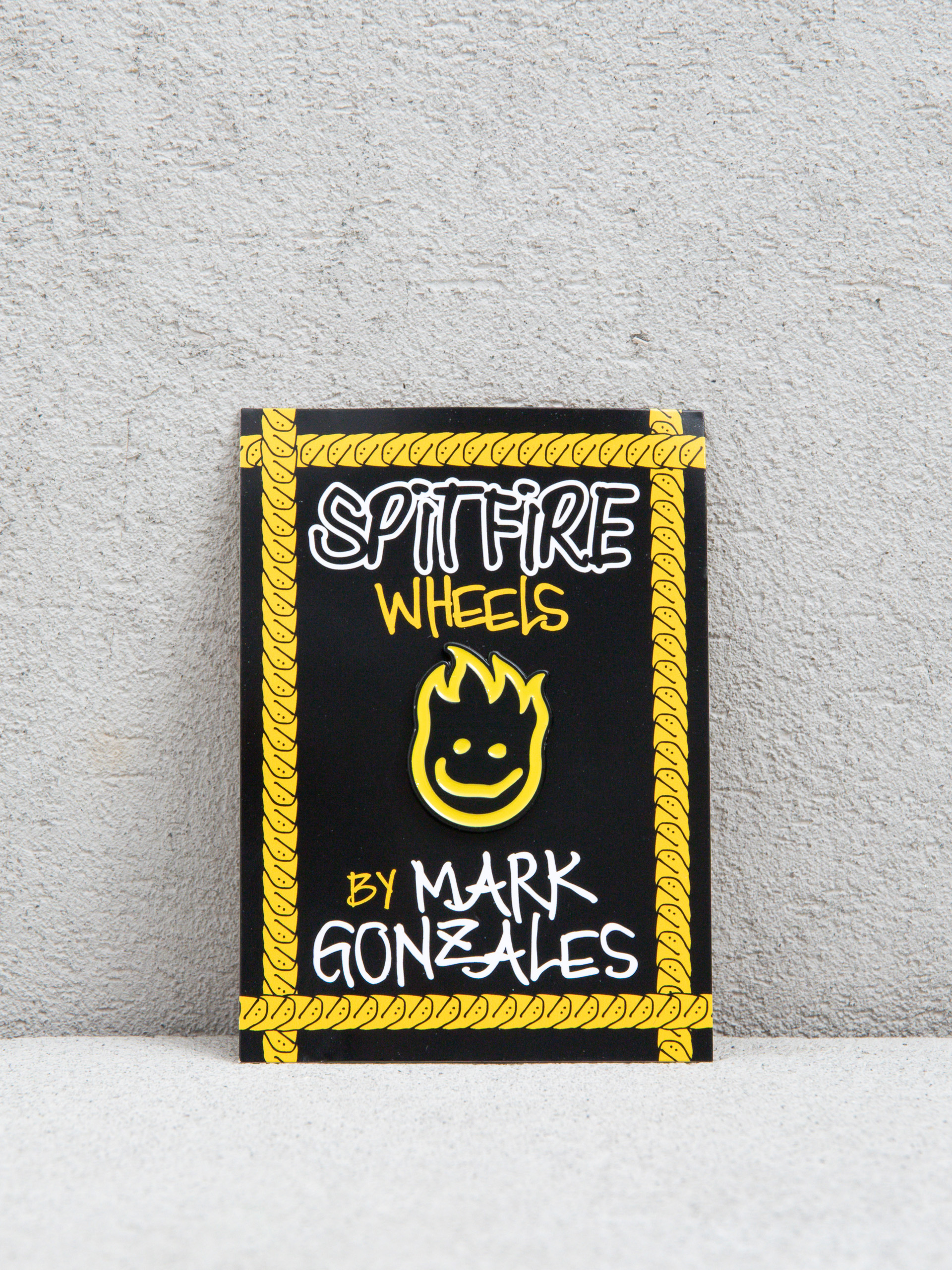 Игла с лого Spitfire X Gonz Big Head Pin (black/yellow)