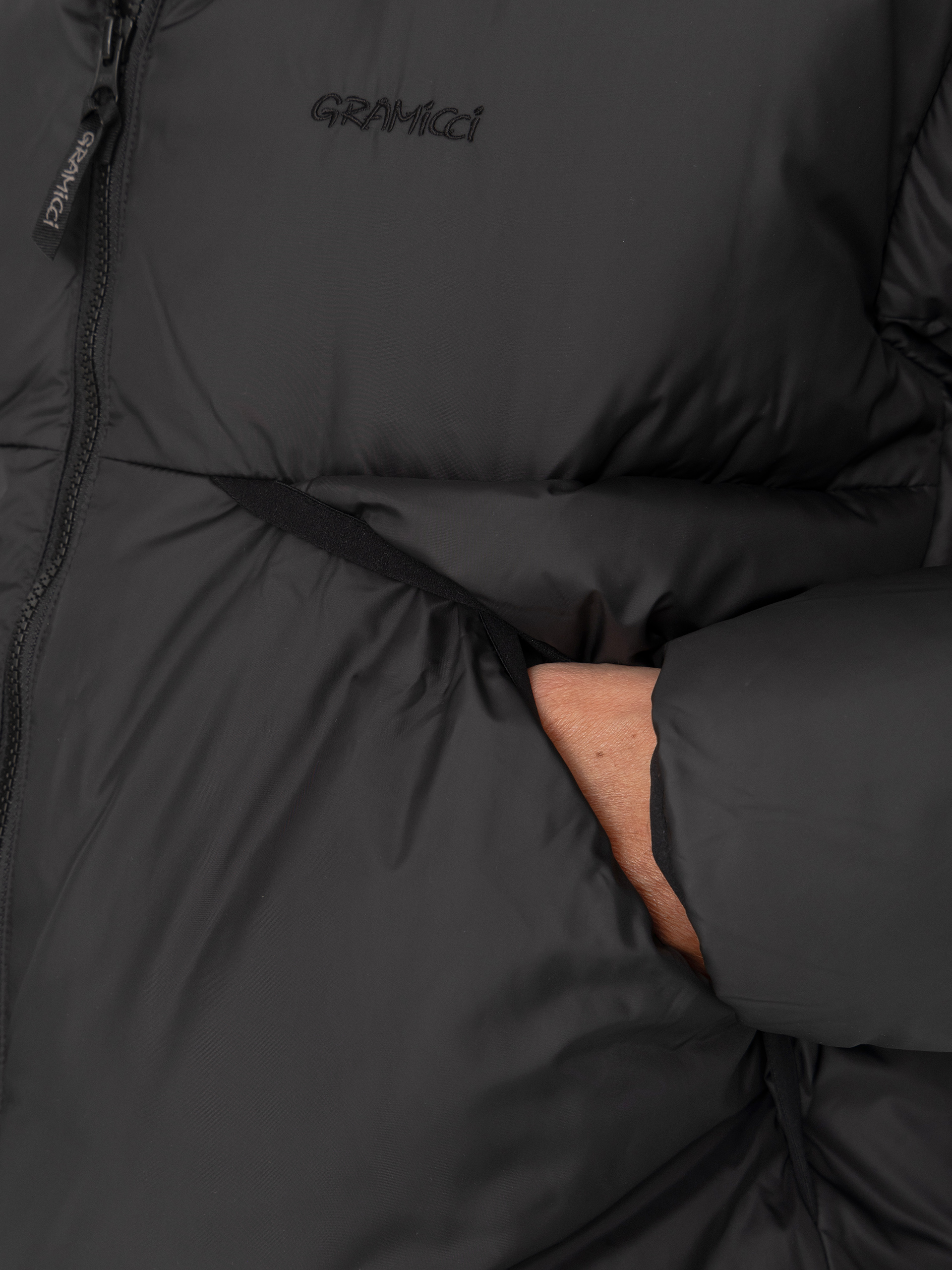 Яке Gramicci Coldfront Down (black)