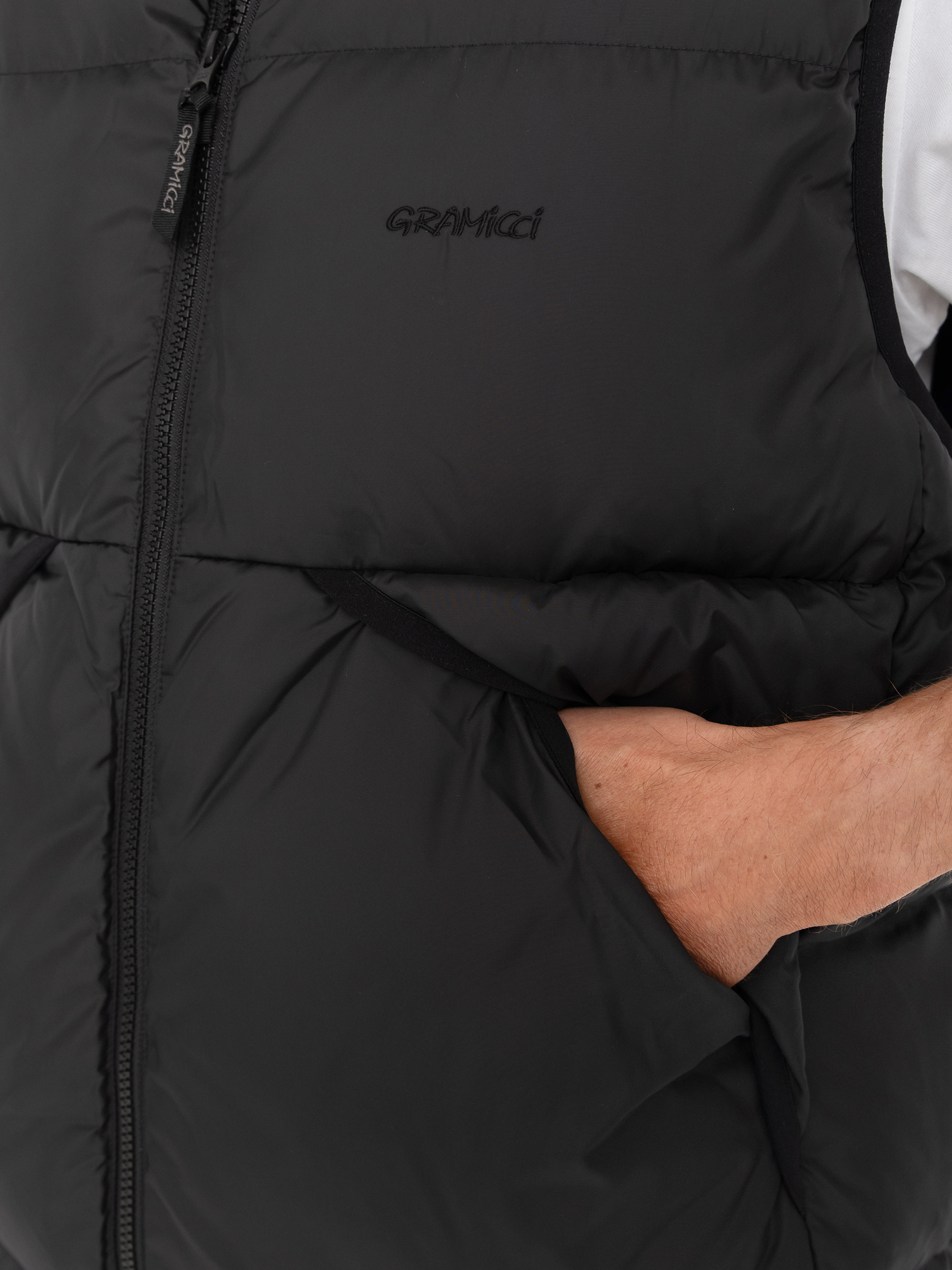 Елек Gramicci Coldfront Down (black)