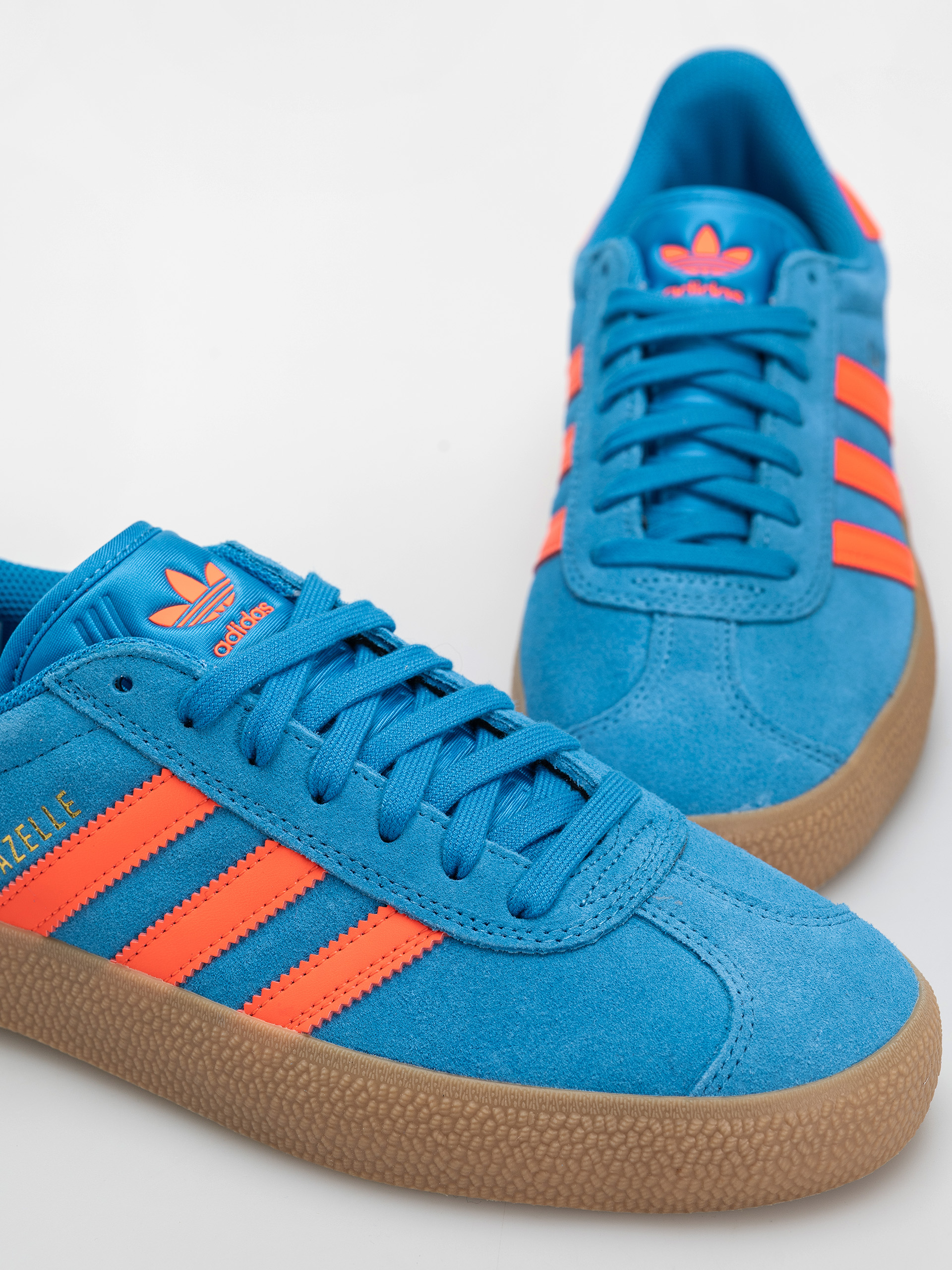 Обувки adidas Gazelle Adv (brblue/solred/gum4)