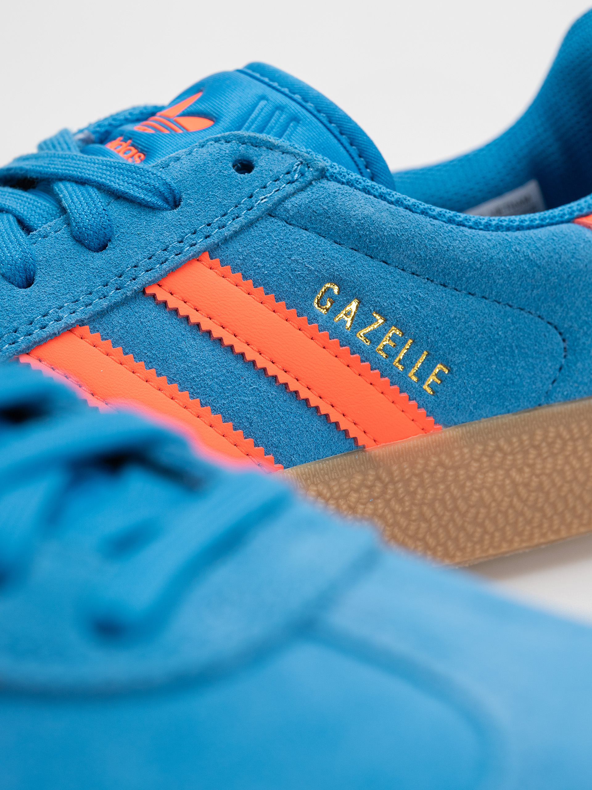 Обувки adidas Gazelle Adv (brblue/solred/gum4)