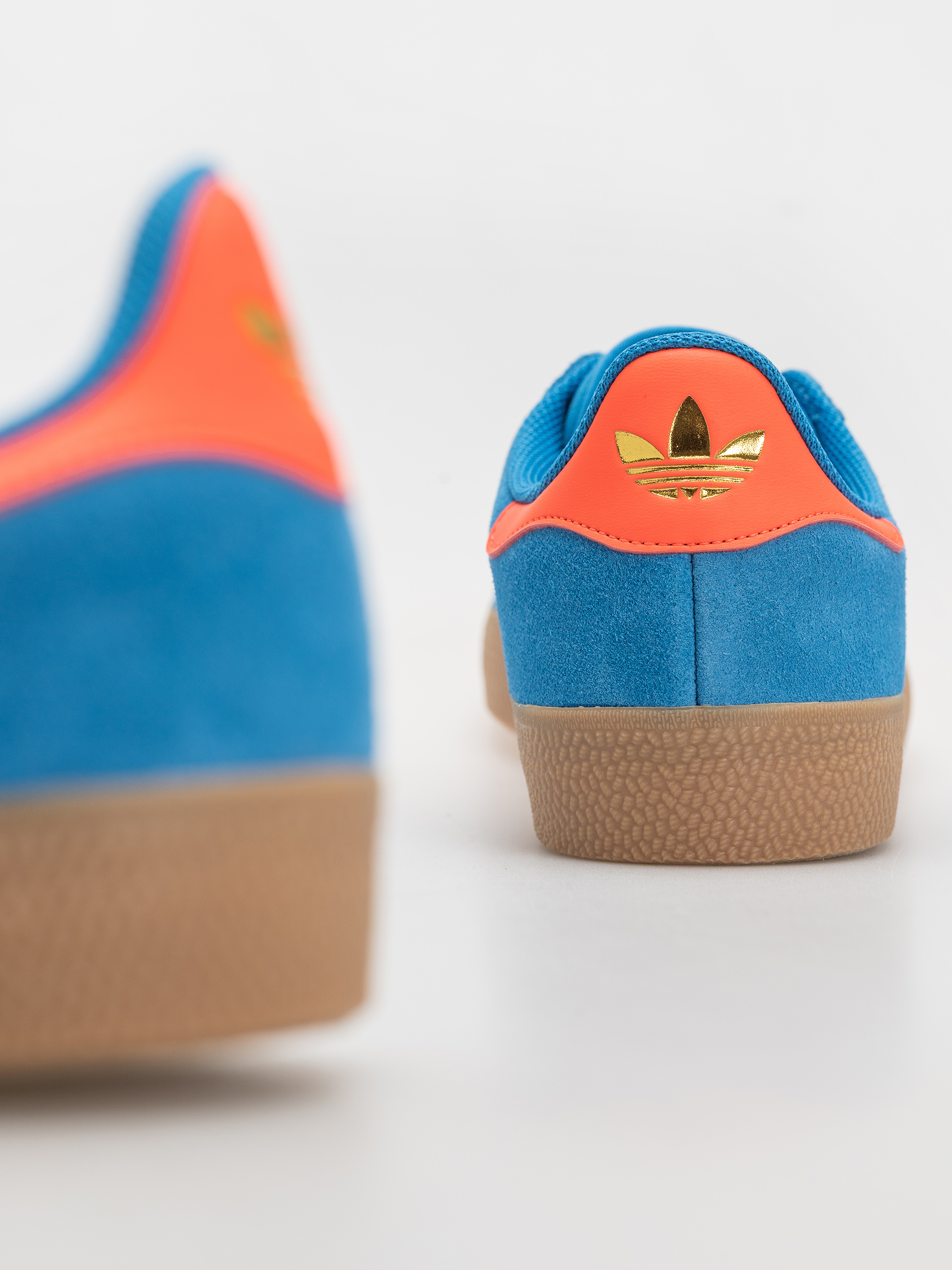 Обувки adidas Gazelle Adv (brblue/solred/gum4)