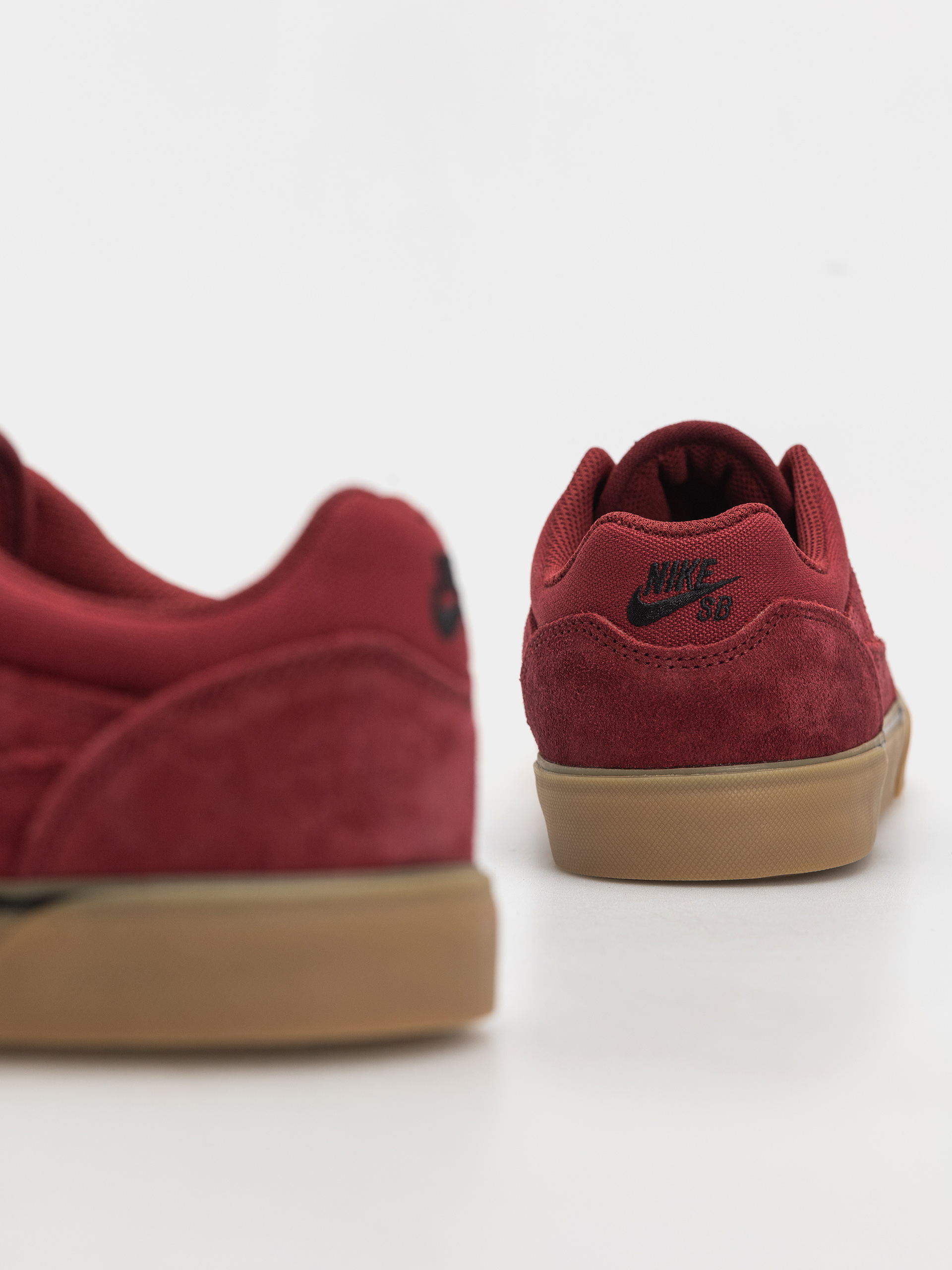 Обувки Nike SB Malor (team red/black black gum light brown)