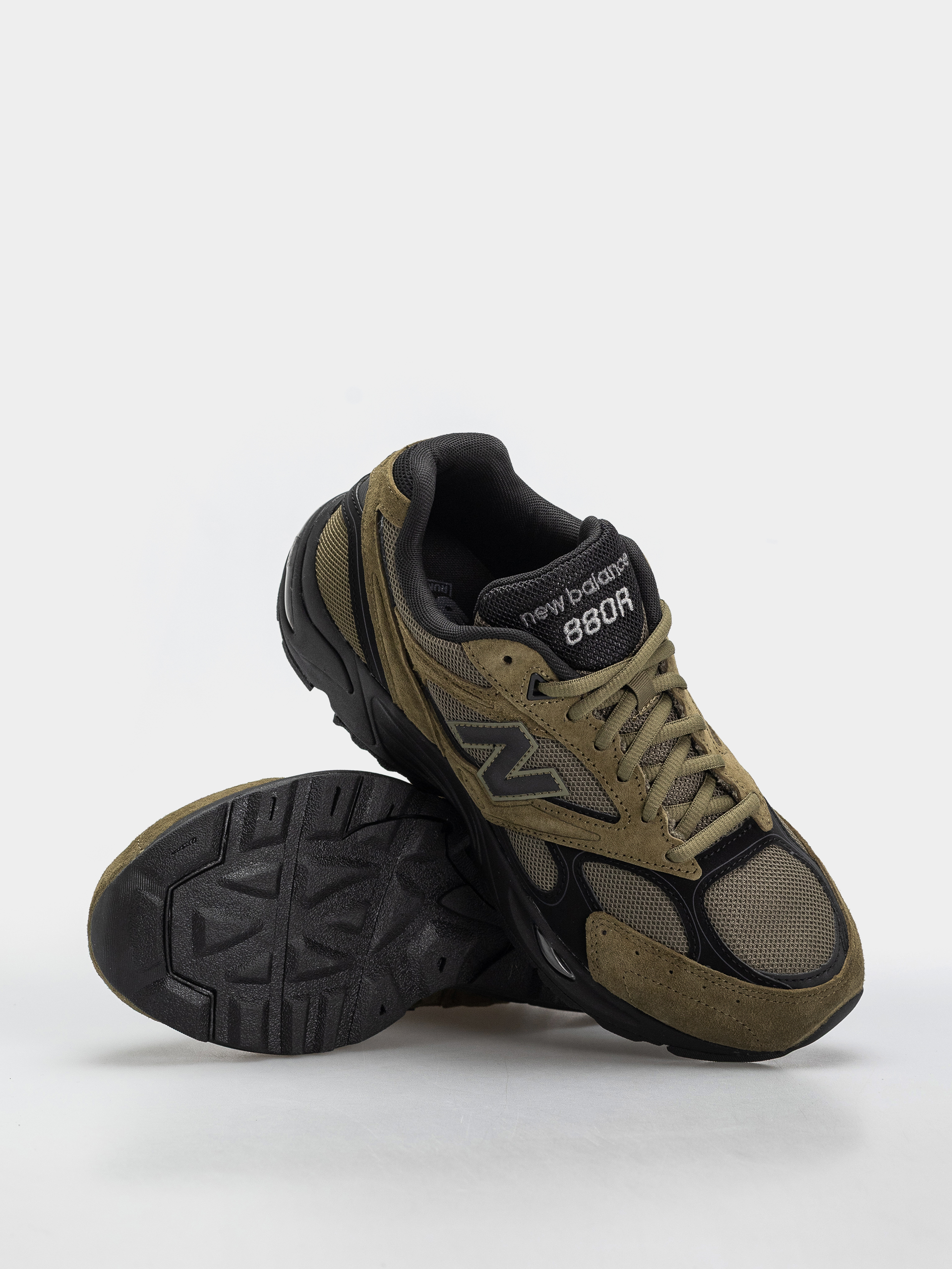 Обувки New Balance 880R (wakame/black)