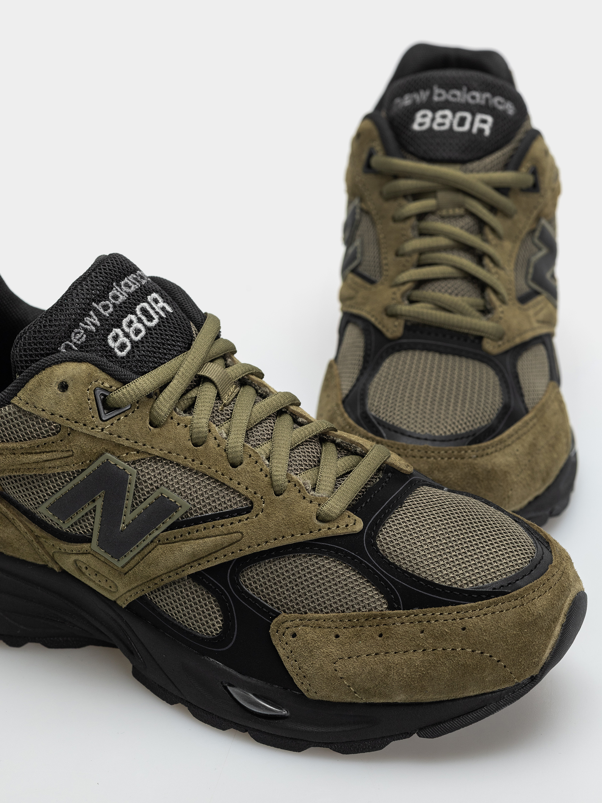 Обувки New Balance 880R (wakame/black)