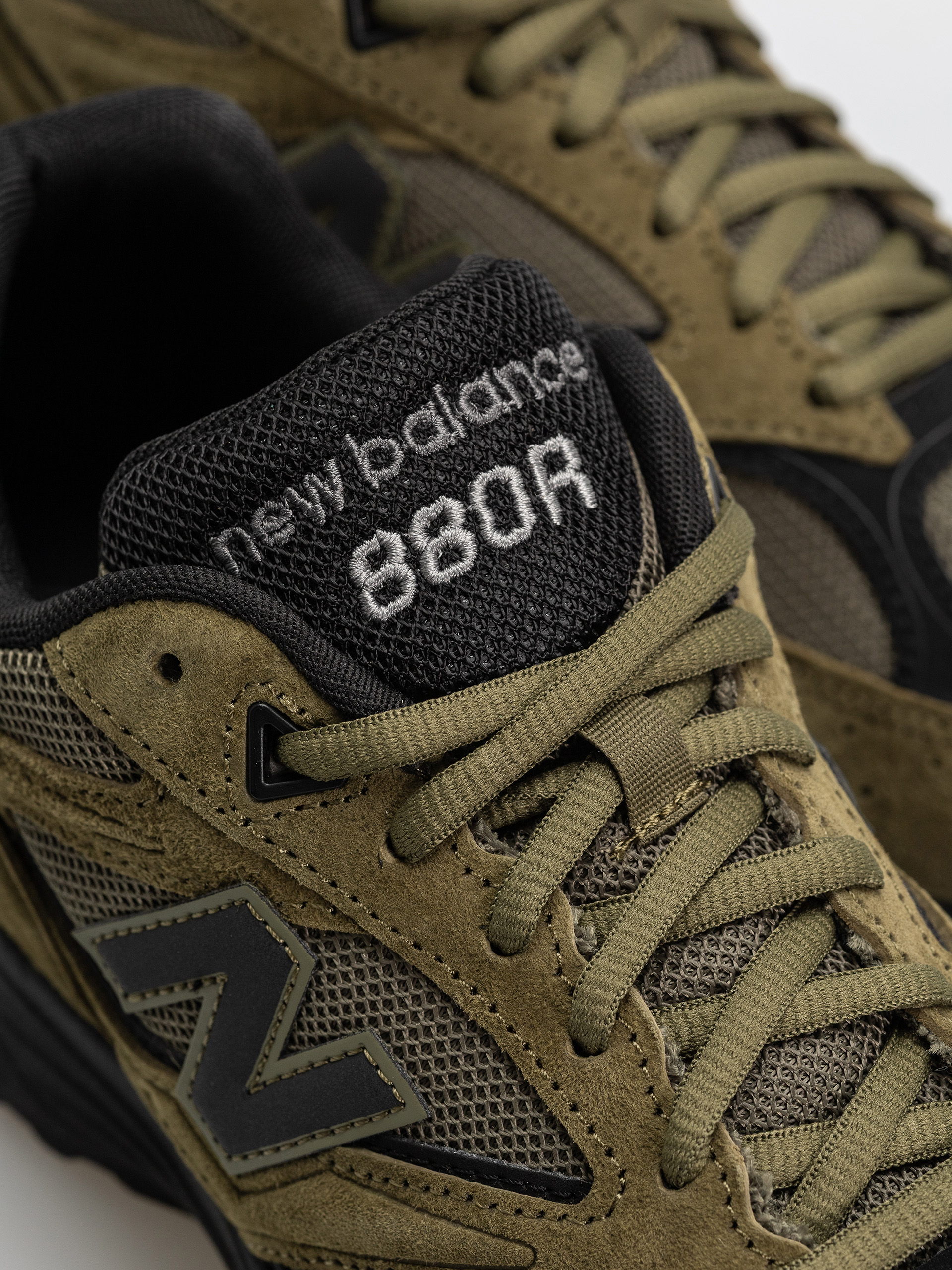 Обувки New Balance 880R (wakame/black)