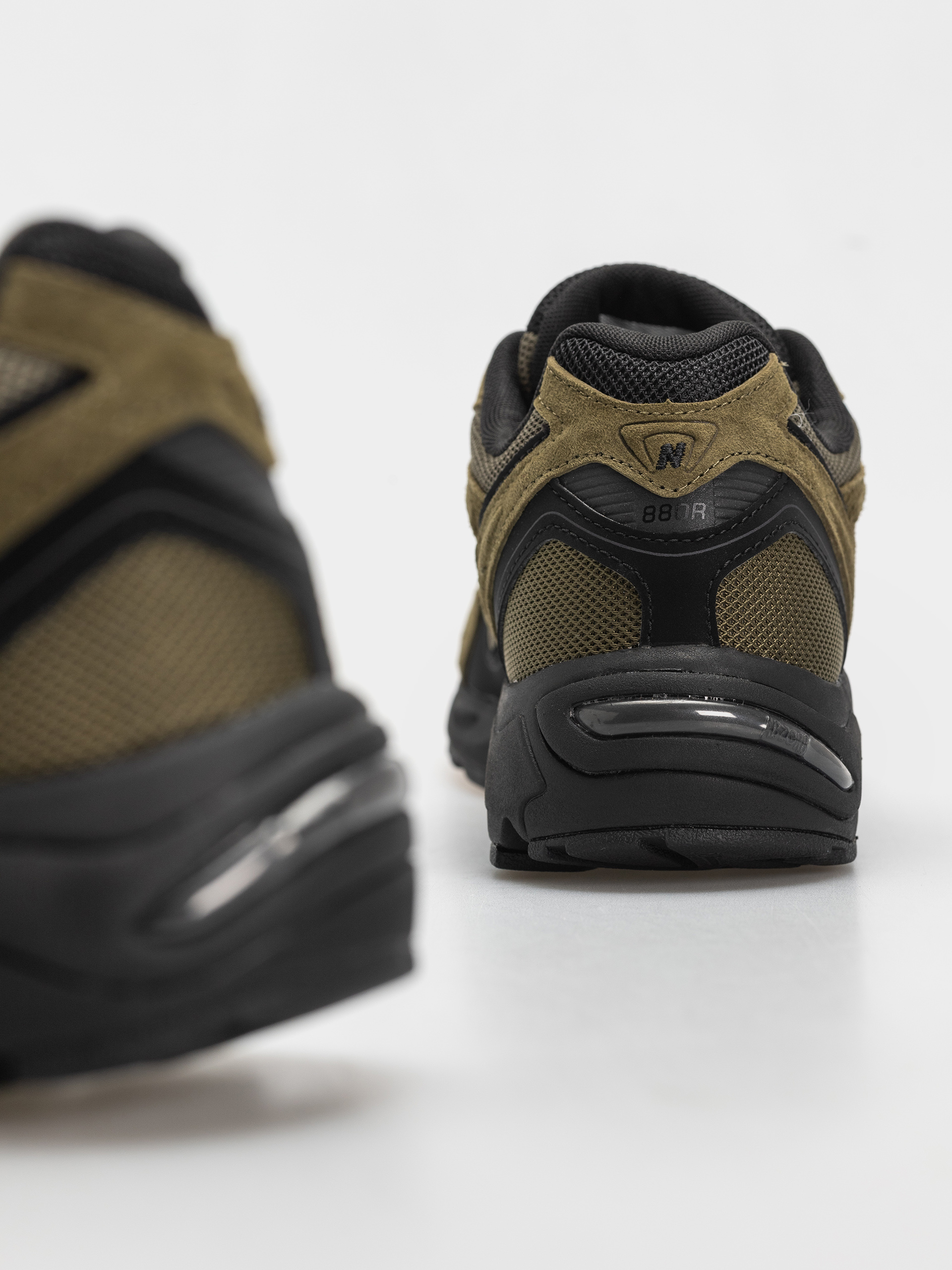 Обувки New Balance 880R (wakame/black)