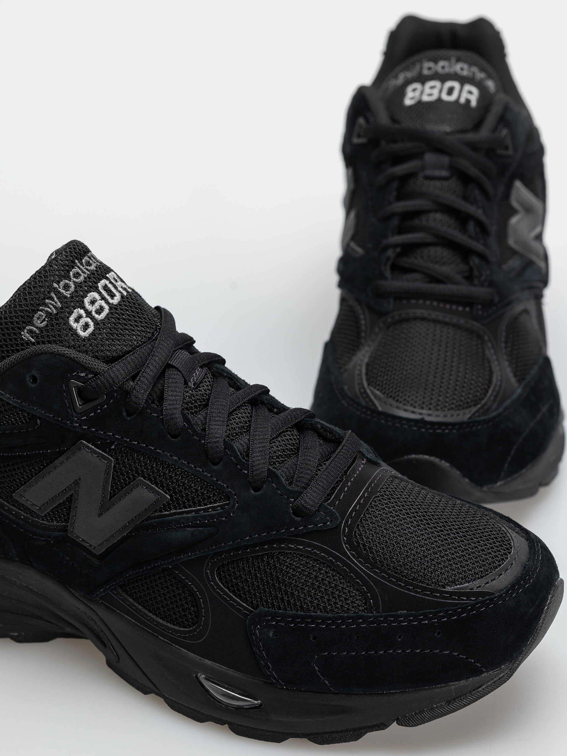 Обувки New Balance 880R (black/black)