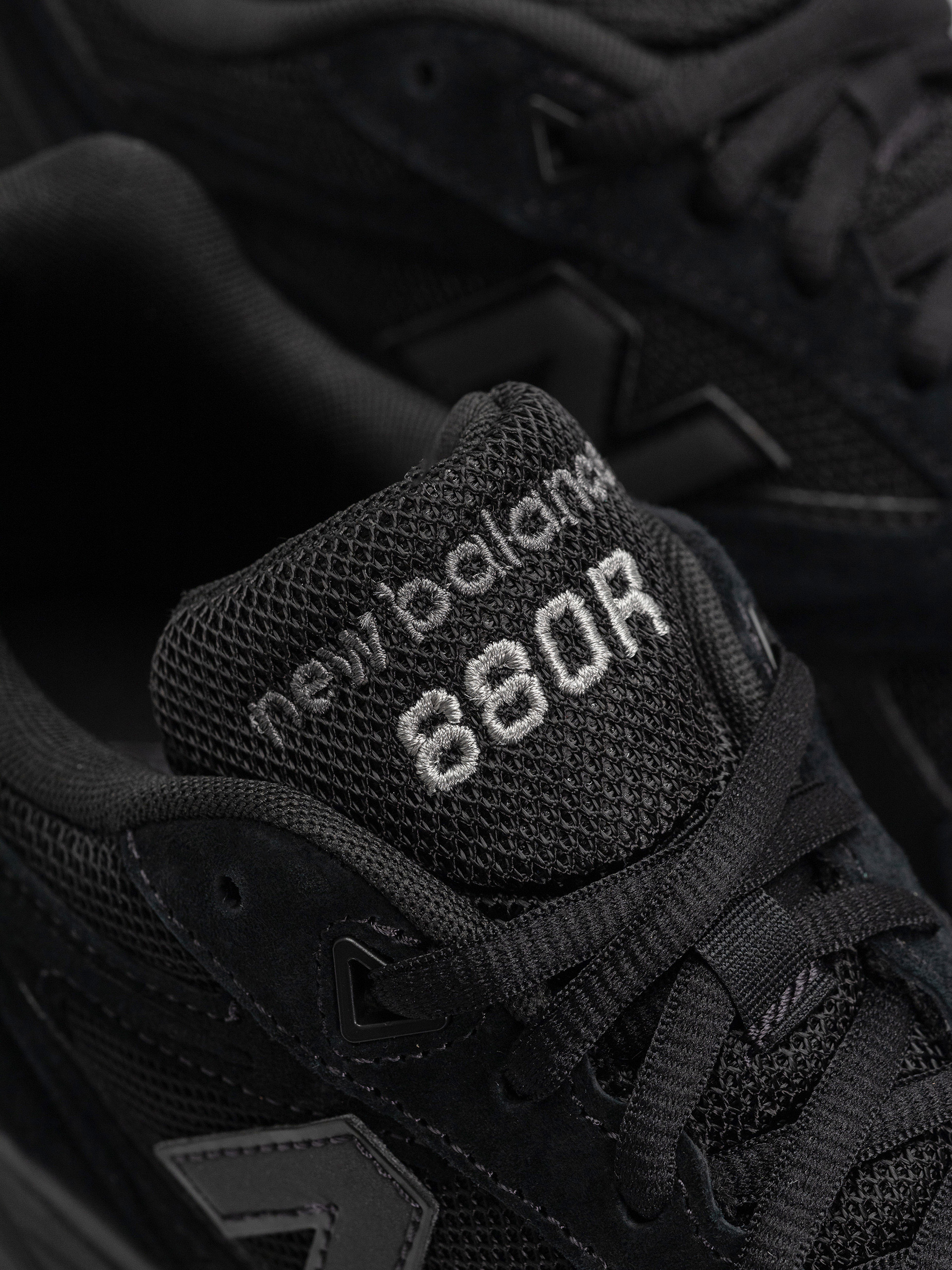 Обувки New Balance 880R (black/black)