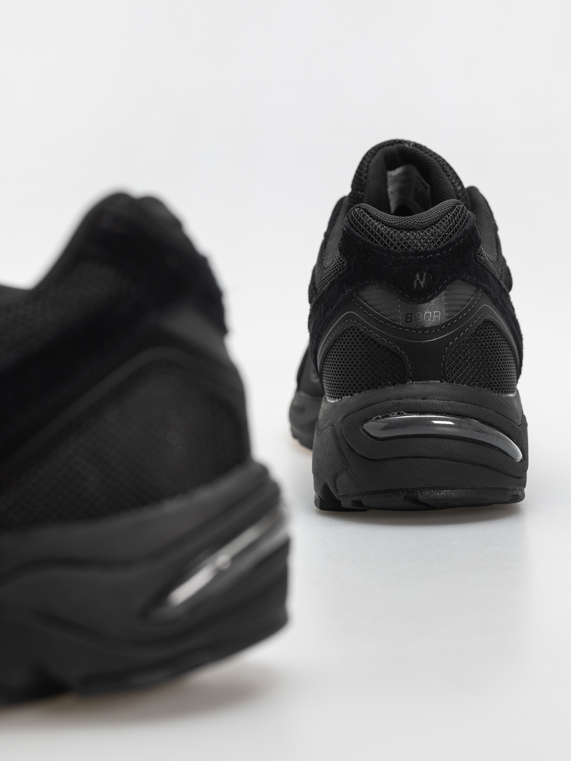 Обувки New Balance 880R (black/black)