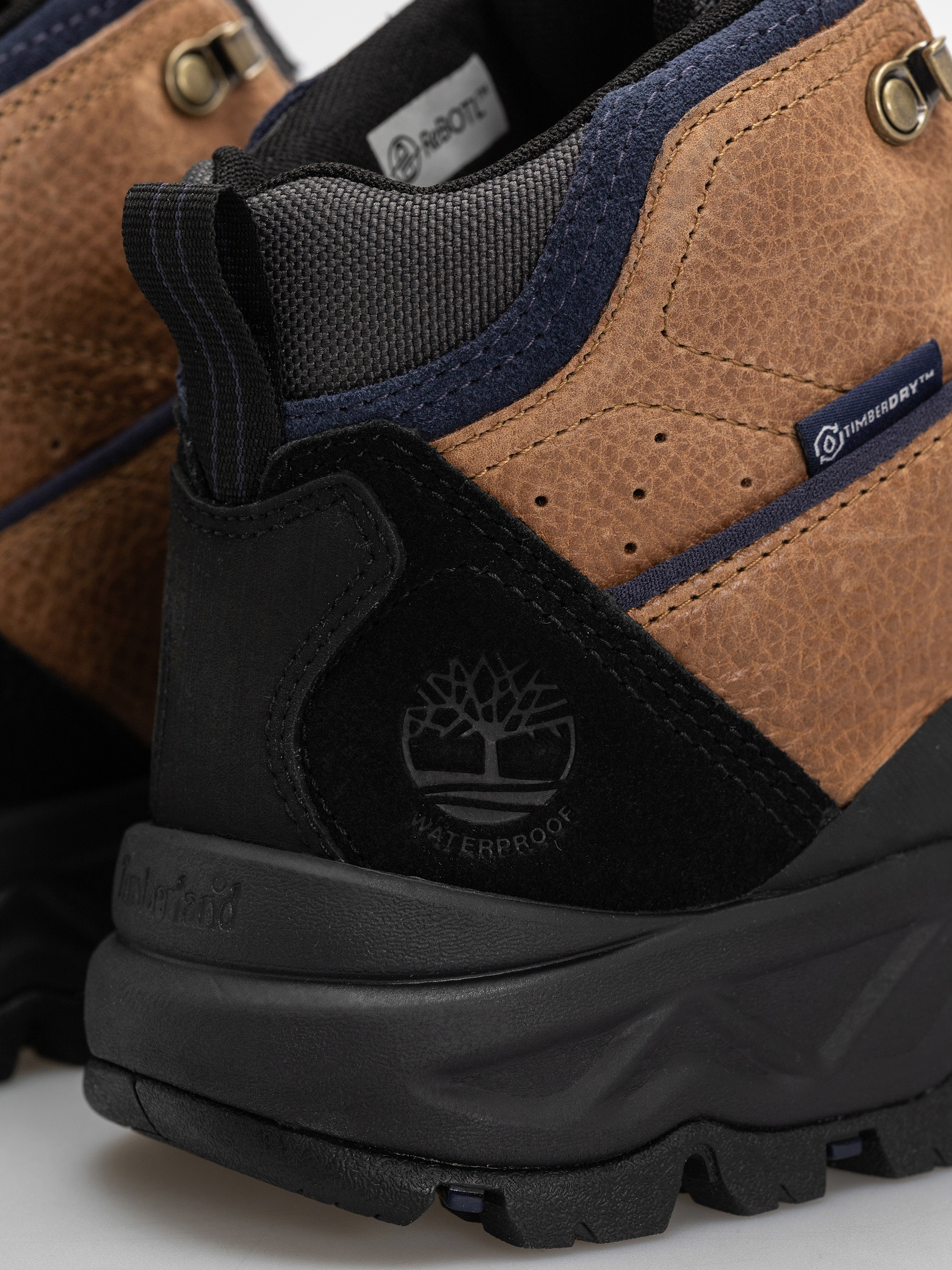 Зимни обувки Timberland Mt Maddsen 2.0 Mid Lc (medium brown suede)