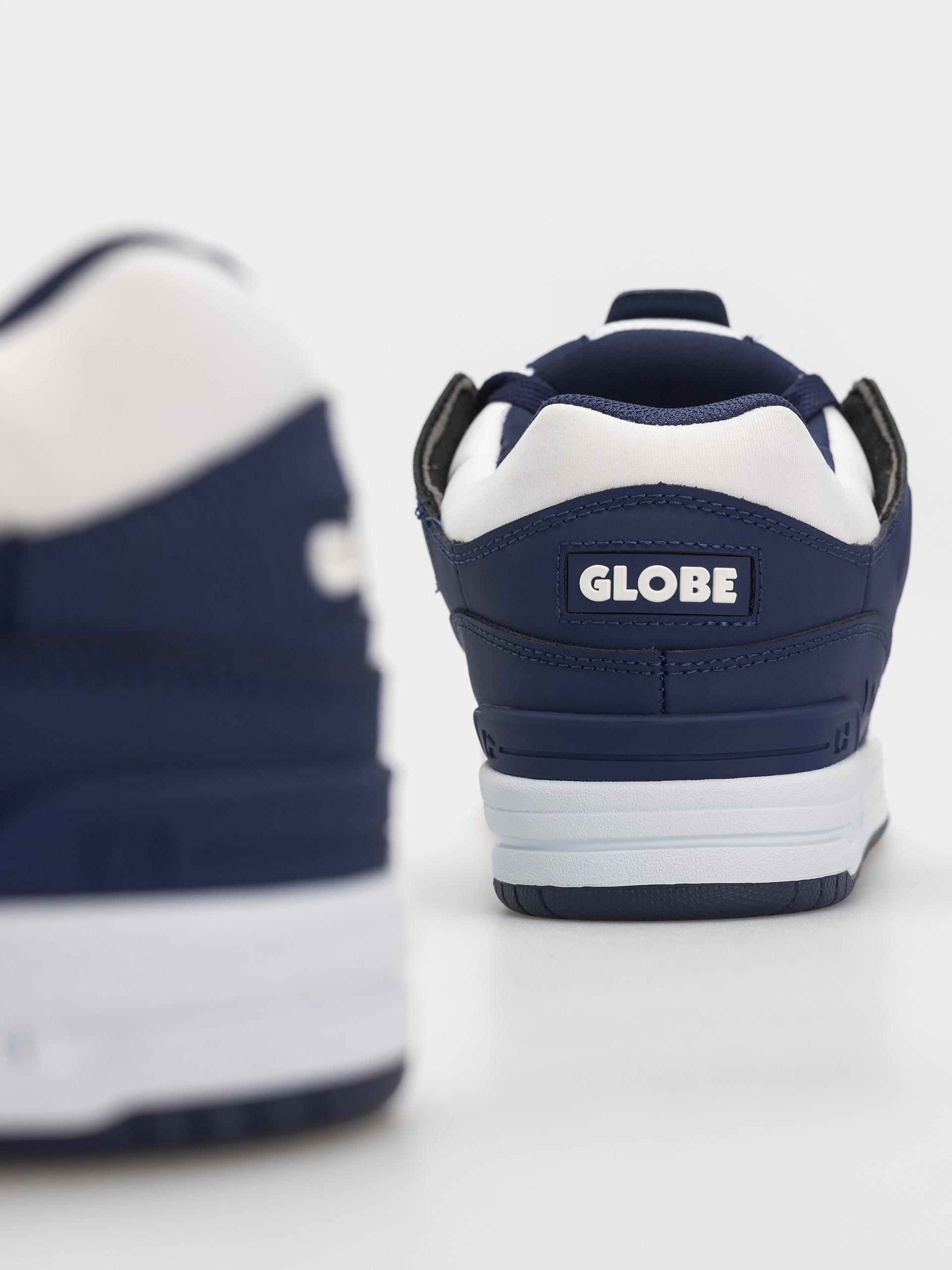 Обувки Globe Fusion (midnight/white)
