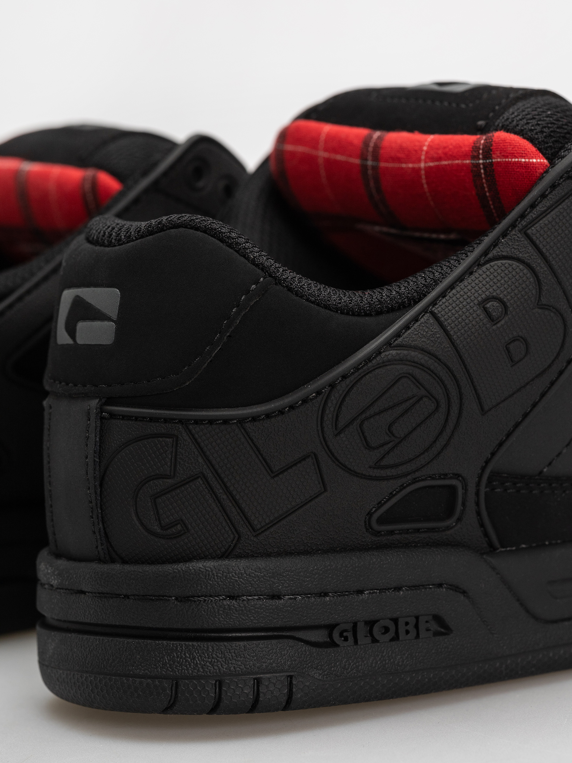 Обувки Globe Tilt (black/red/tartan)