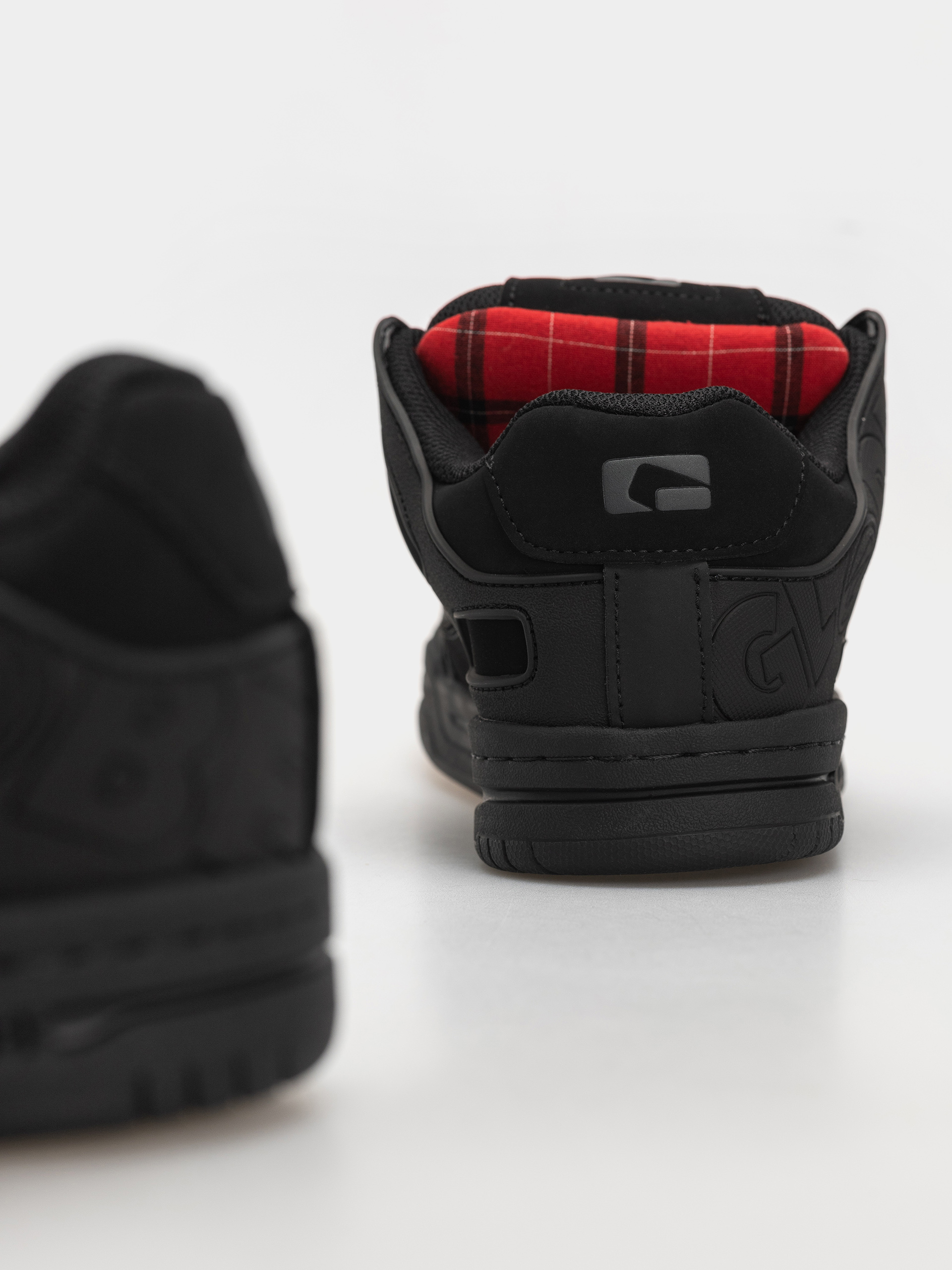 Обувки Globe Tilt (black/red/tartan)