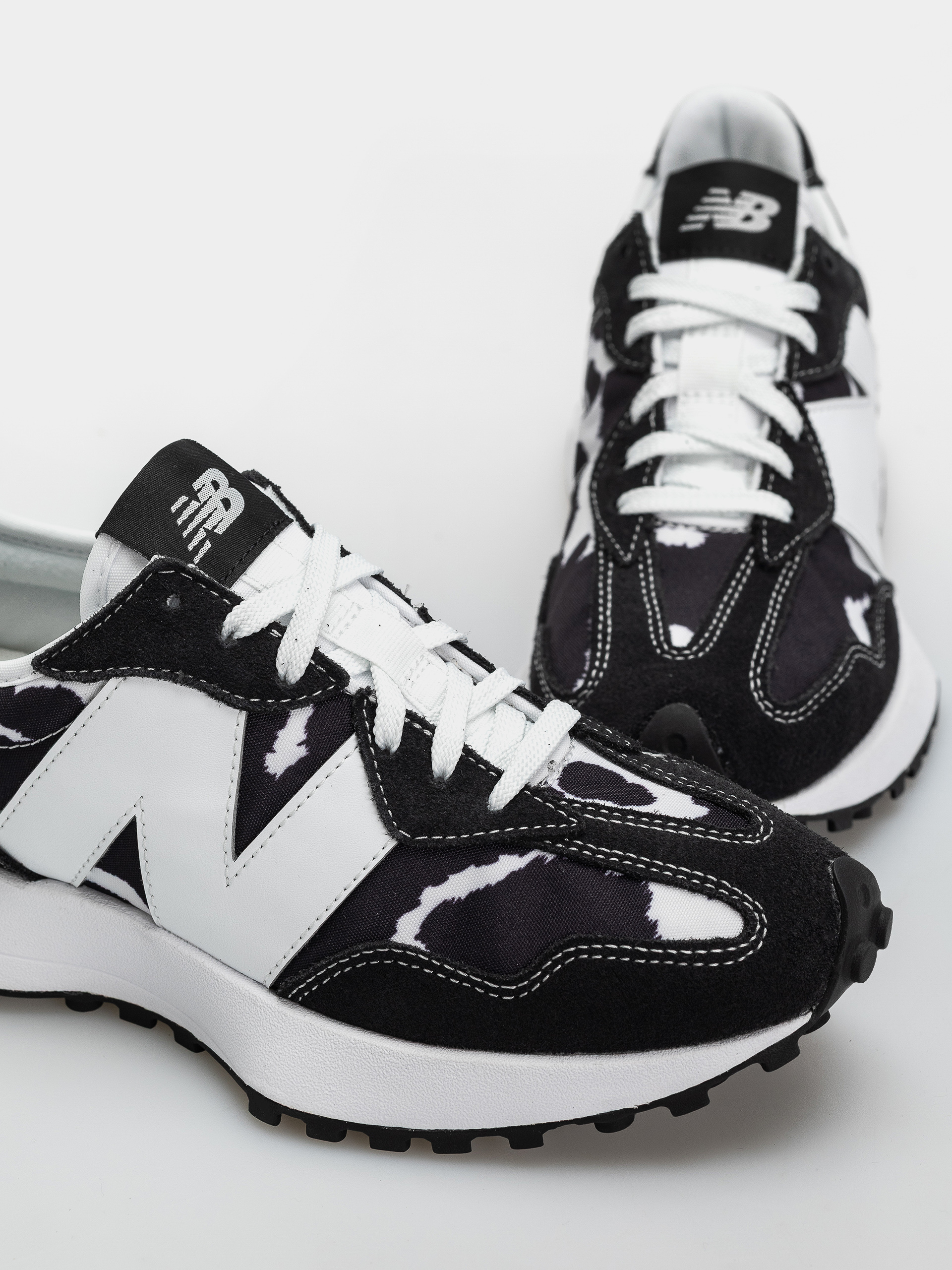 Обувки New Balance 327 Wmn (breakfast tea/pumpernickel/sea salt)