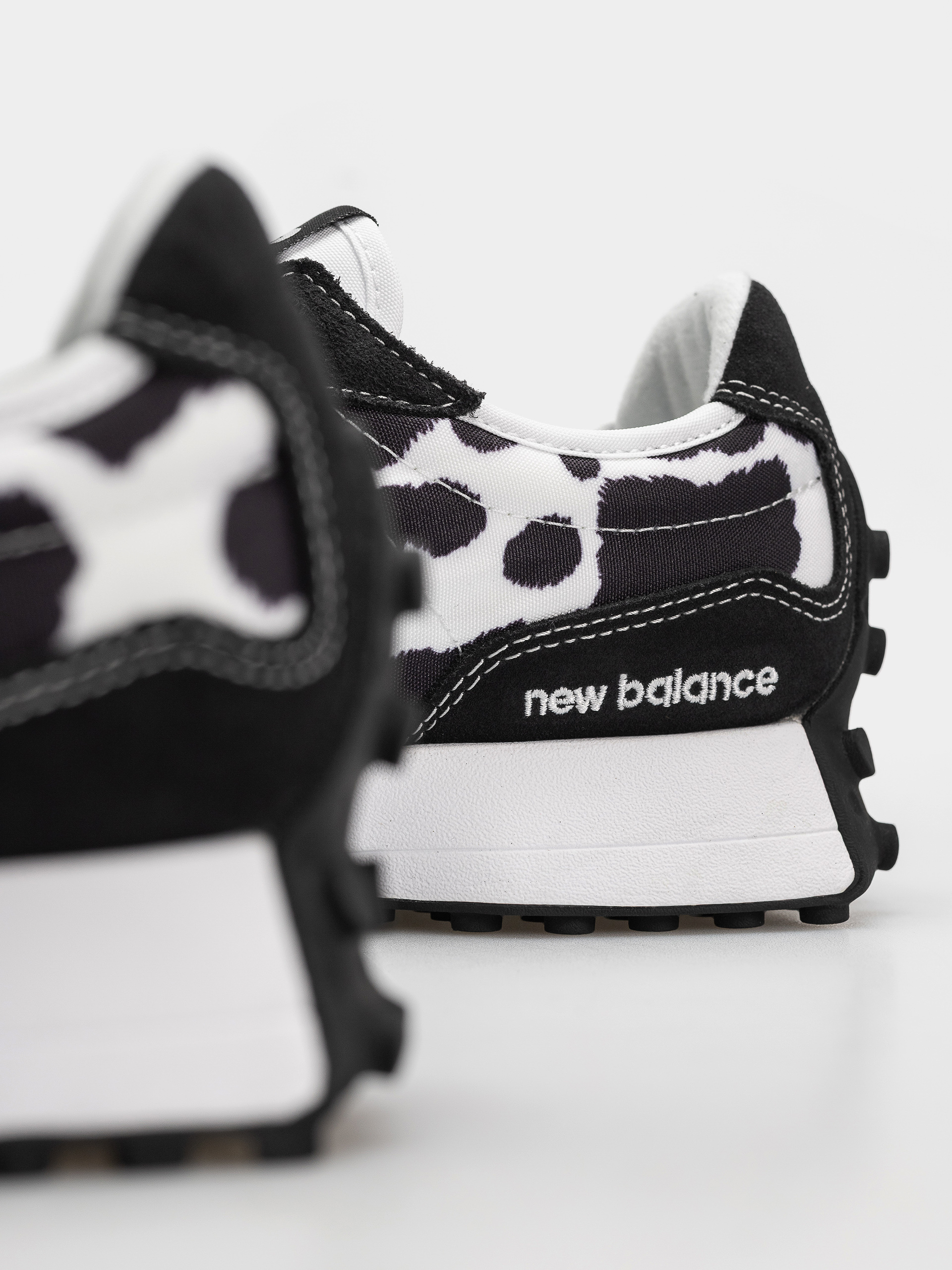 Обувки New Balance 327 Wmn (breakfast tea/pumpernickel/sea salt)