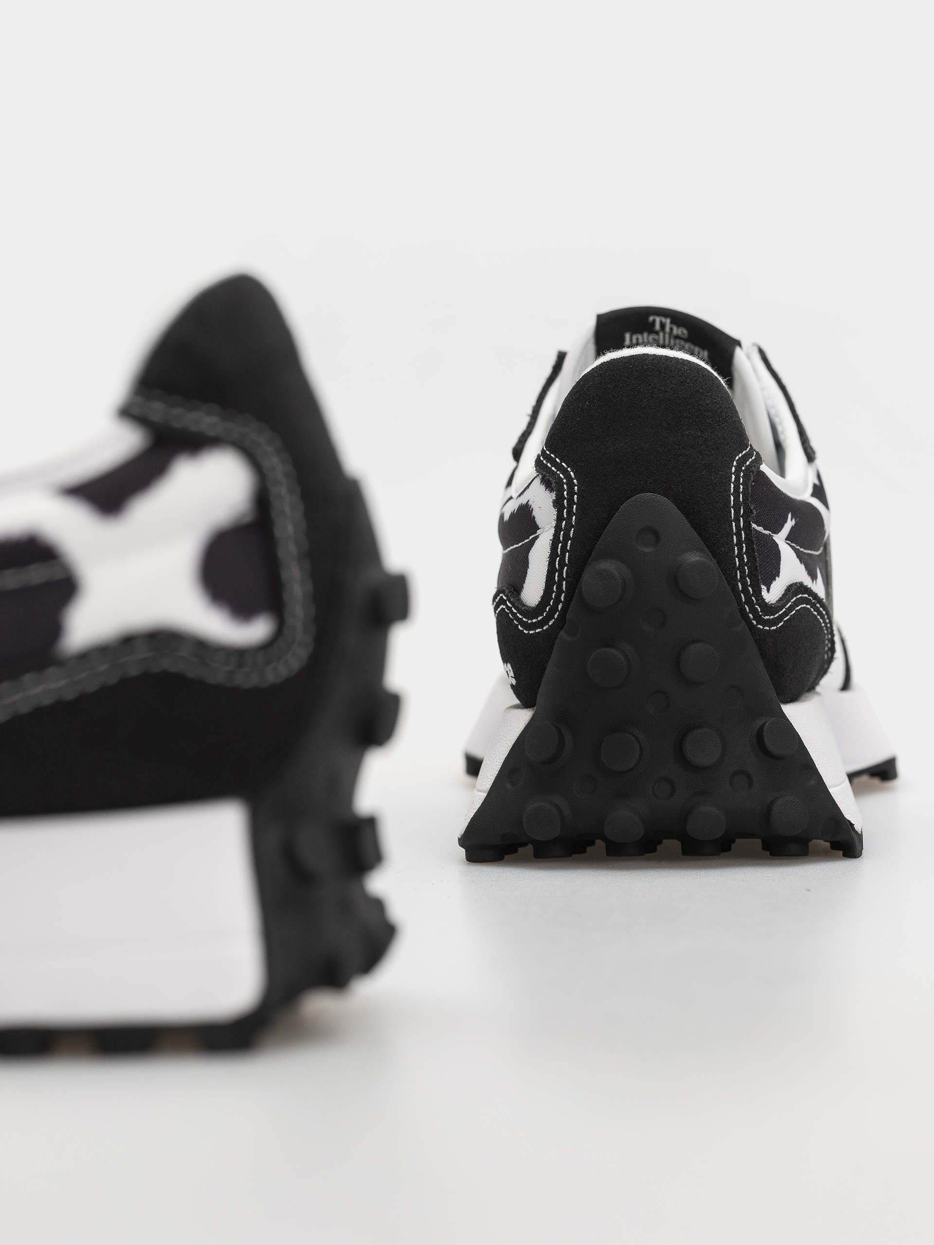 Обувки New Balance 327 Wmn (breakfast tea/pumpernickel/sea salt)