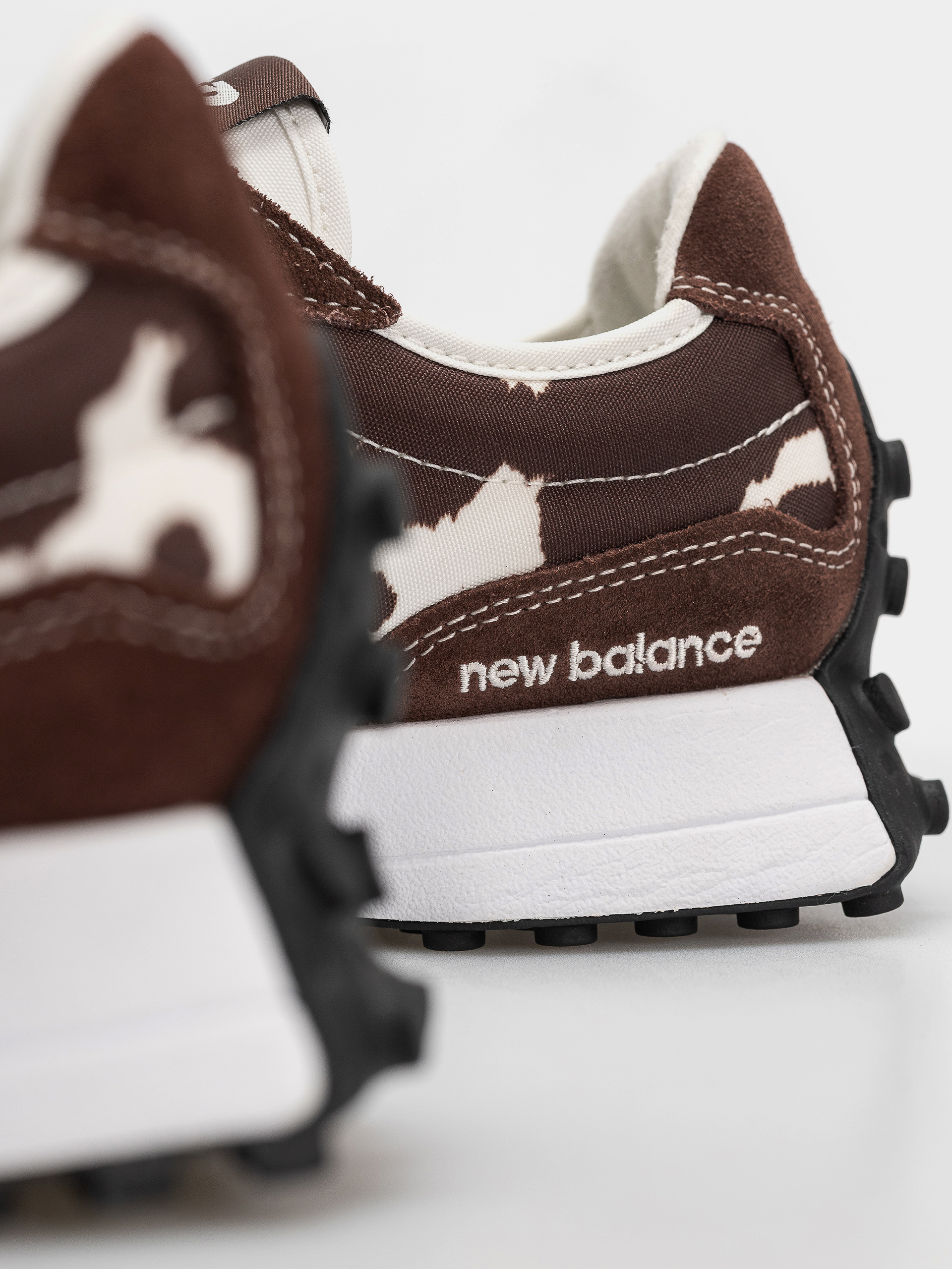 Обувки New Balance 327 Wmn (pumpernickel/sea salt)