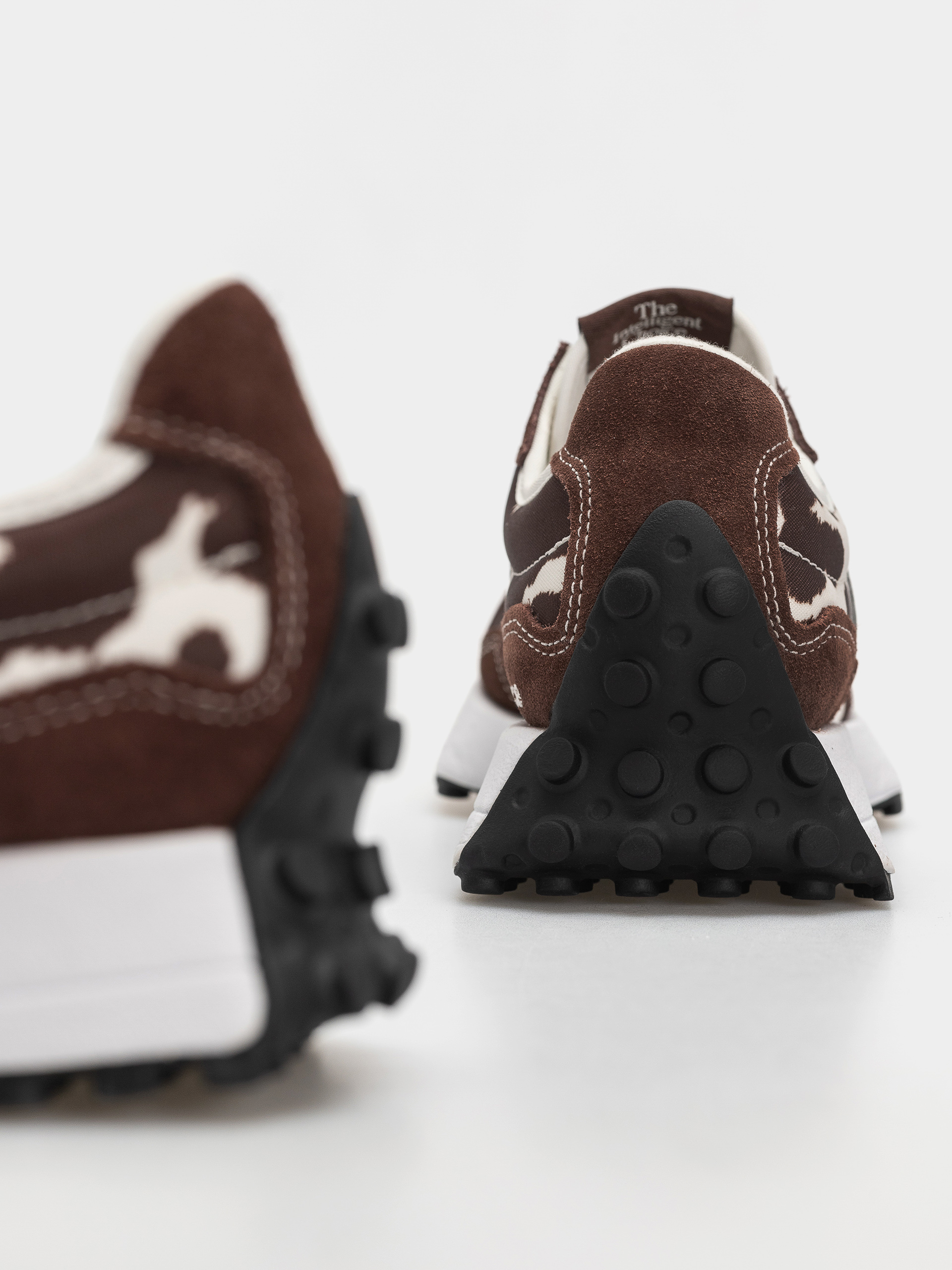 Обувки New Balance 327 Wmn (pumpernickel/sea salt)