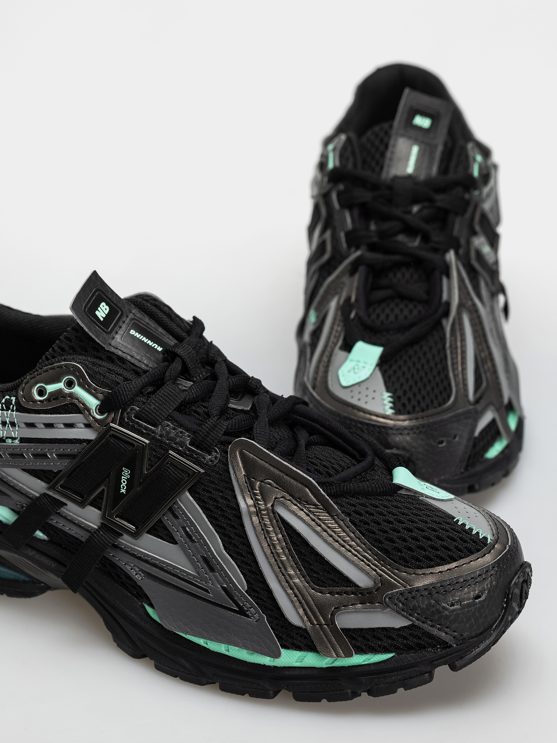 Обувки New Balance 1906 (black/bright mint)