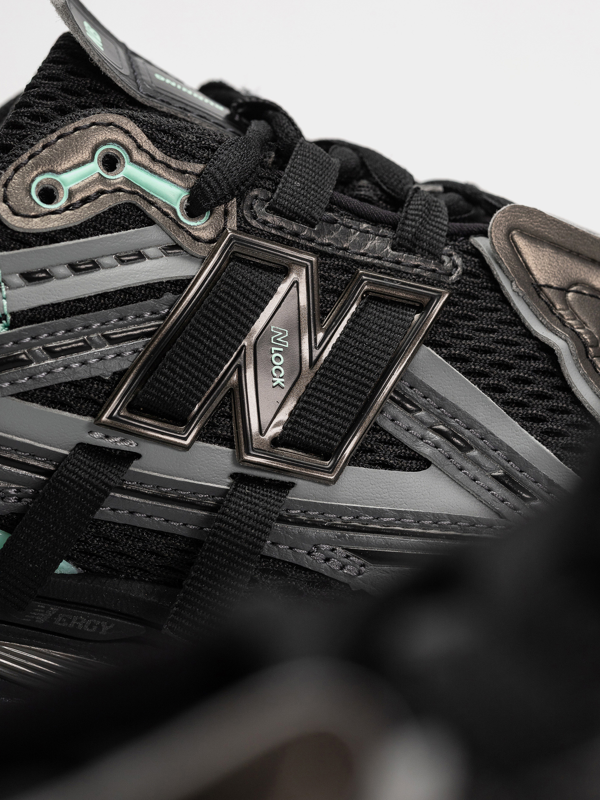Обувки New Balance 1906 (black/bright mint)