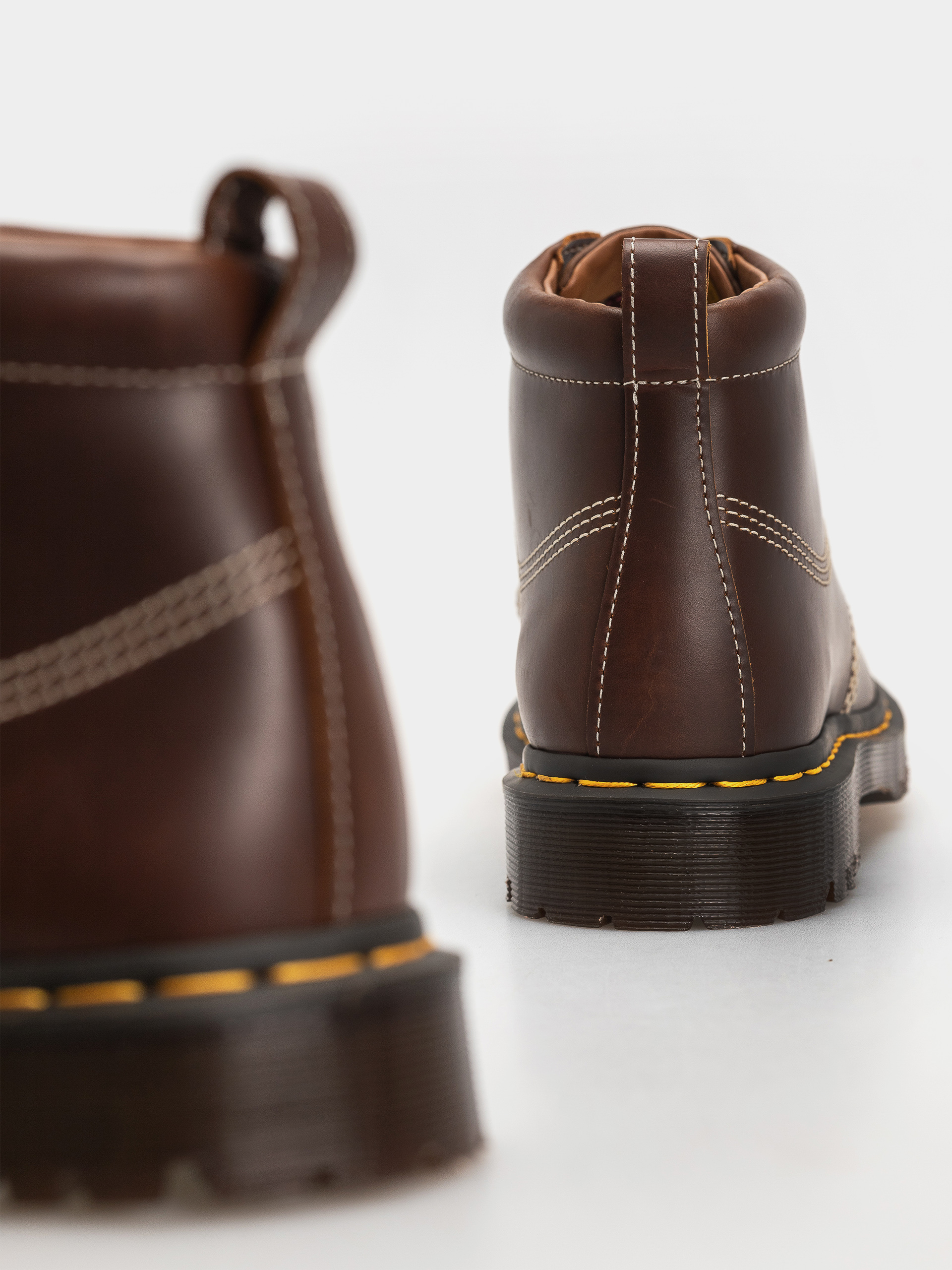 Обувки Dr. Martens Lowell Chukka (butterscotch)