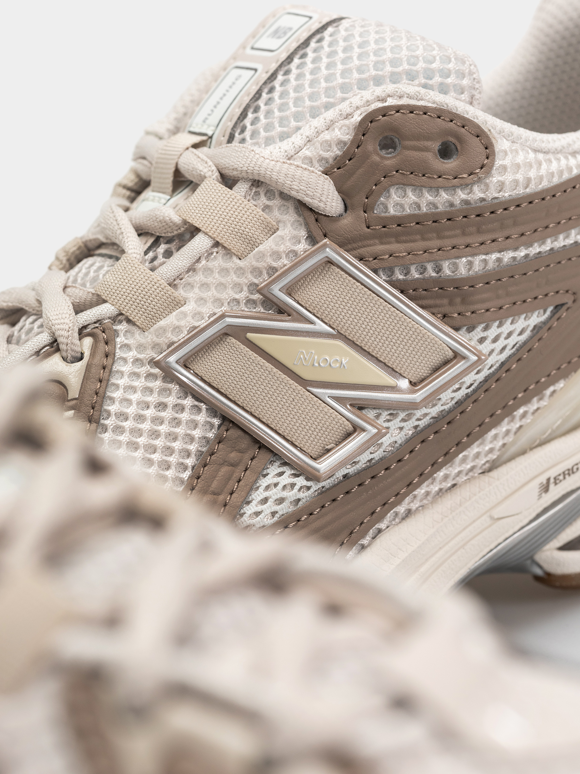 Обувки New Balance 1906 (moonbeam/mushroom)