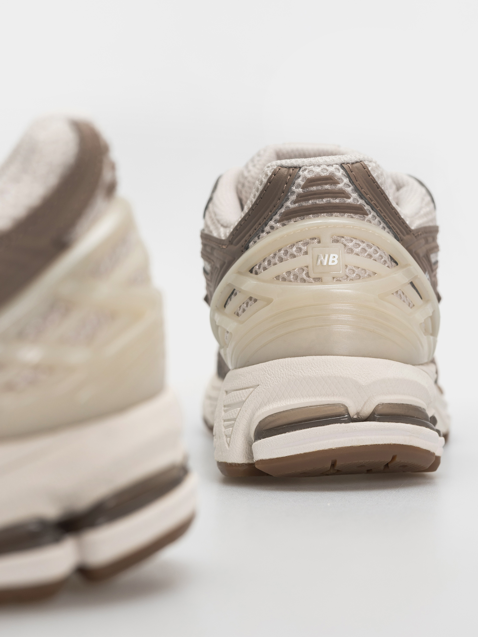 Обувки New Balance 1906 (moonbeam/mushroom)