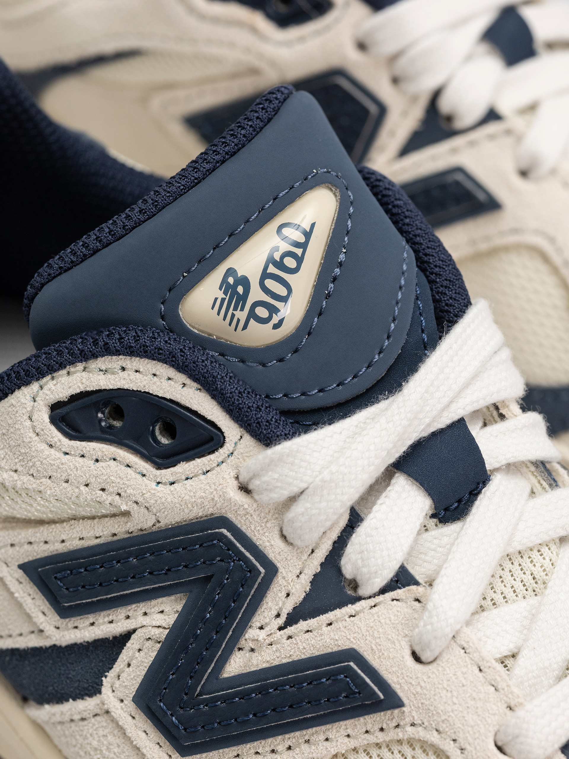 Обувки New Balance 9060 JR (nb navy/linen)