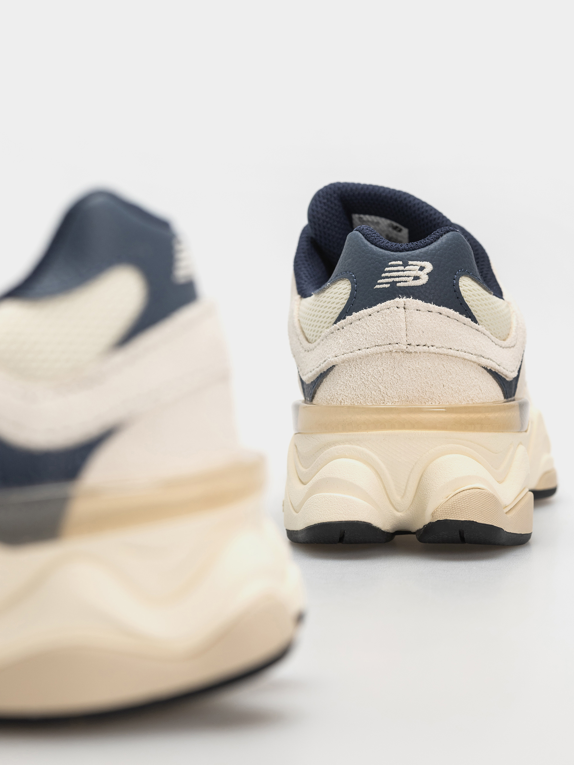 Обувки New Balance 9060 JR (nb navy/linen)