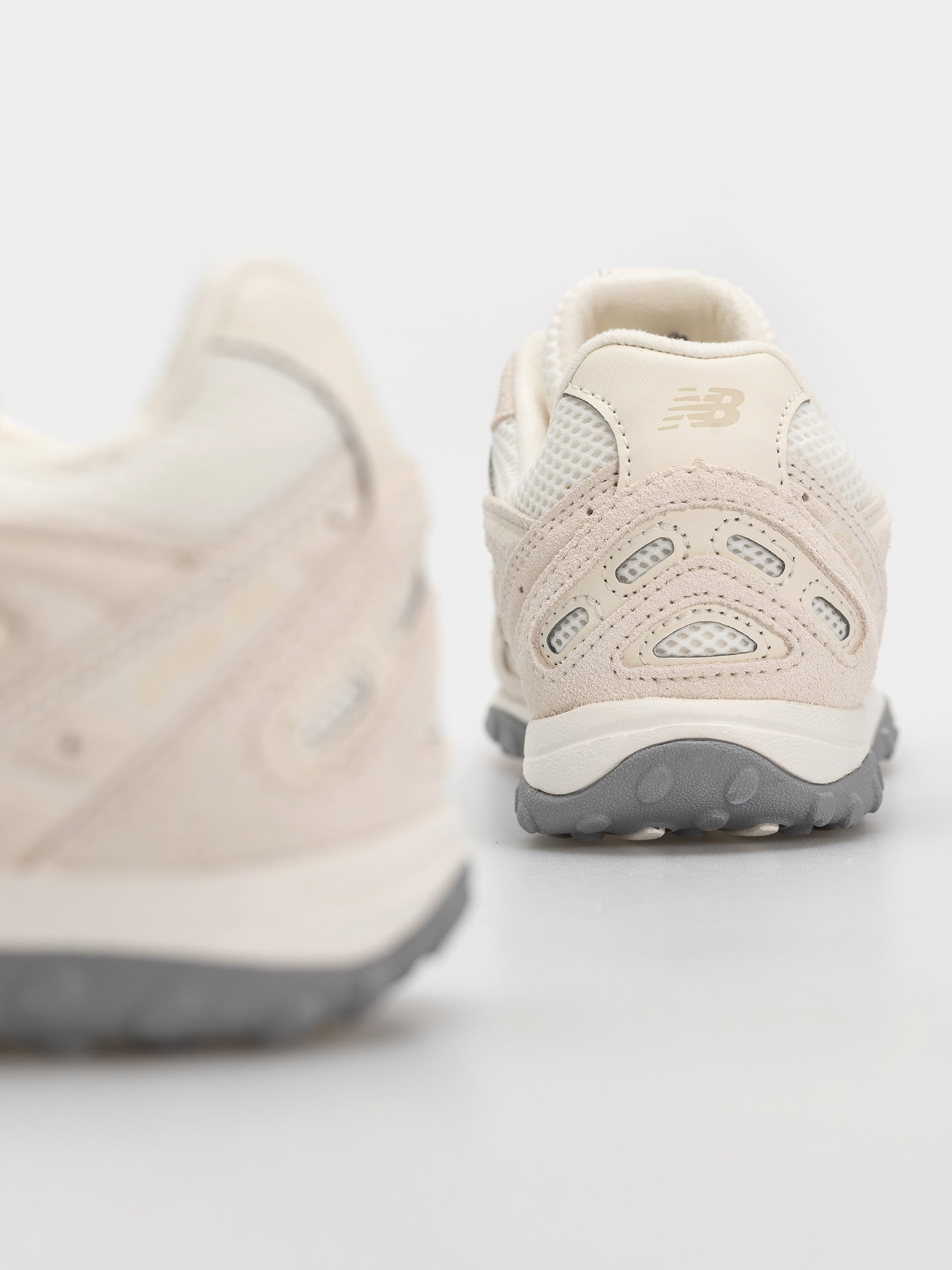 Обувки New Balance 204L (angora/linen)
