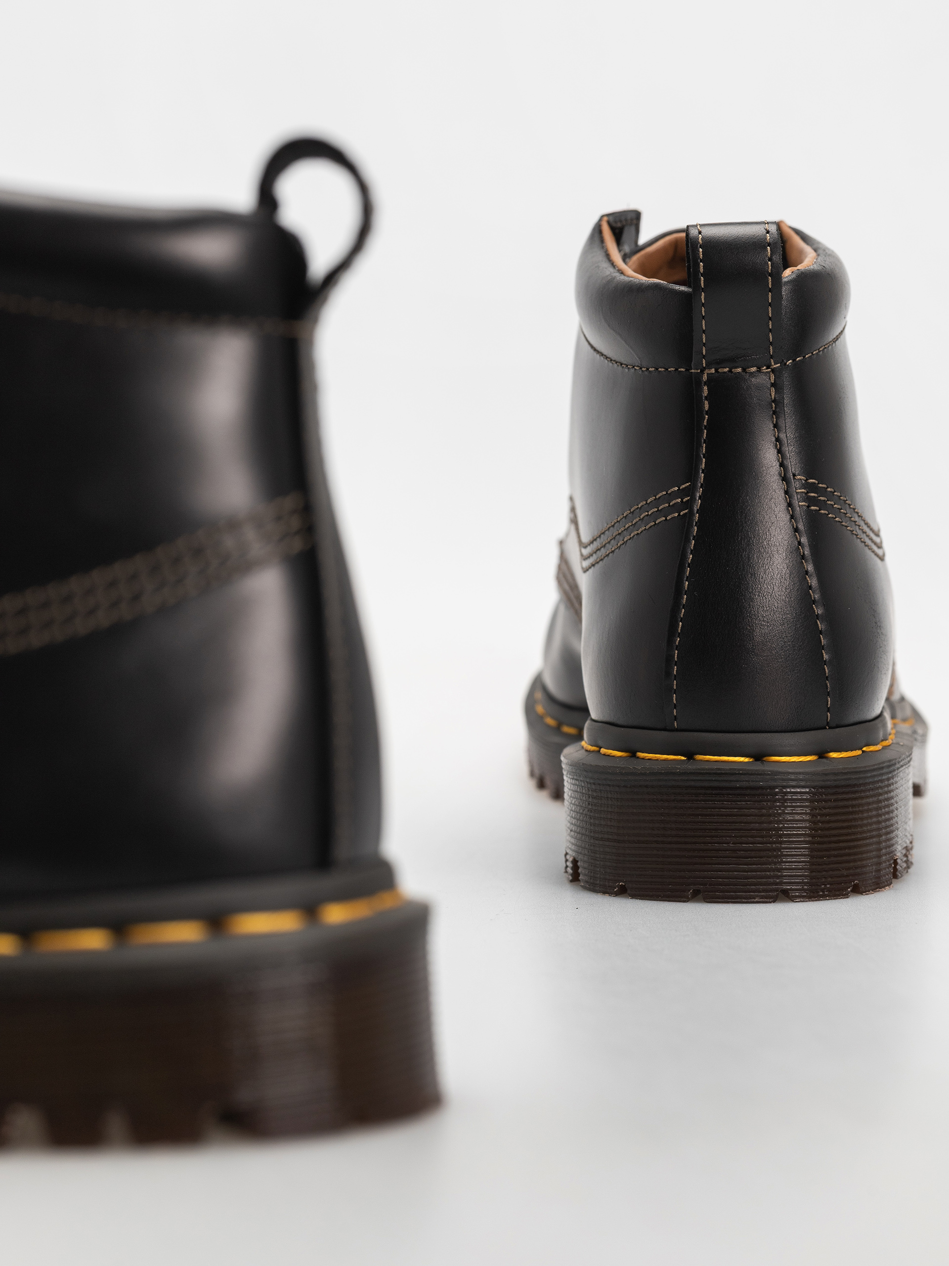 Обувки Dr. Martens Lowell Chukka (black )