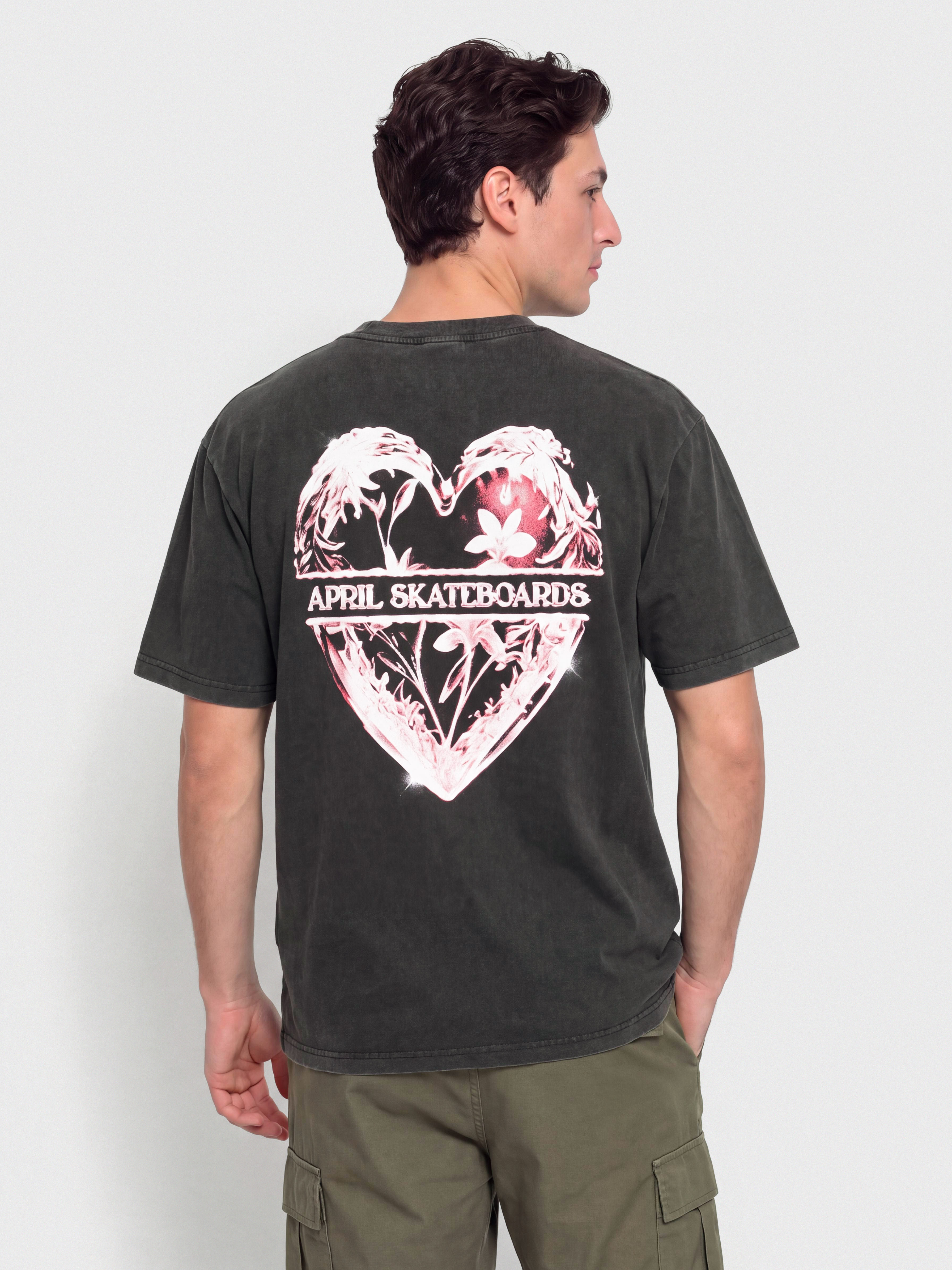 Тениска April Skateboards Heart (vintage black)