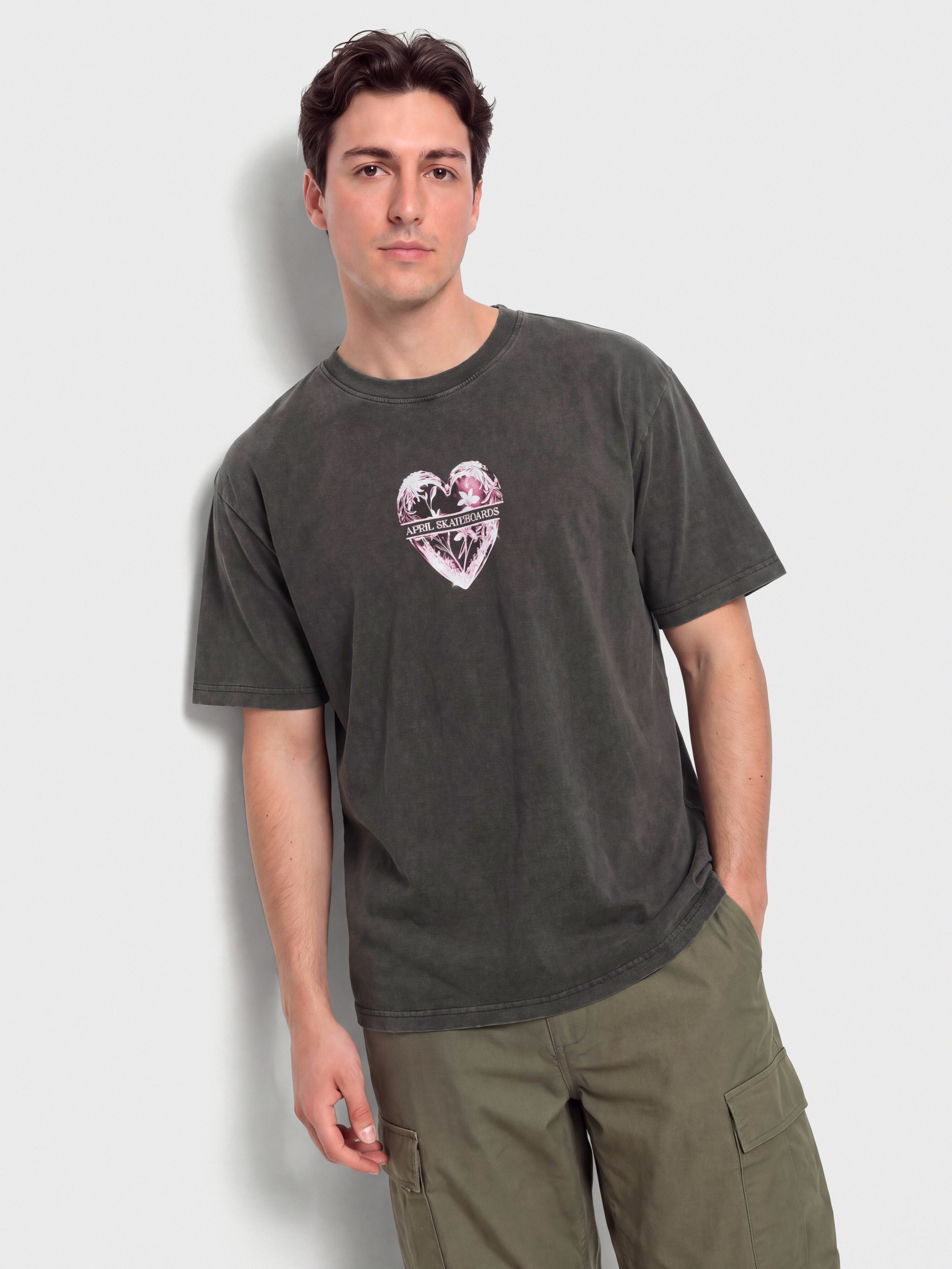 Тениска April Skateboards Heart (vintage black)