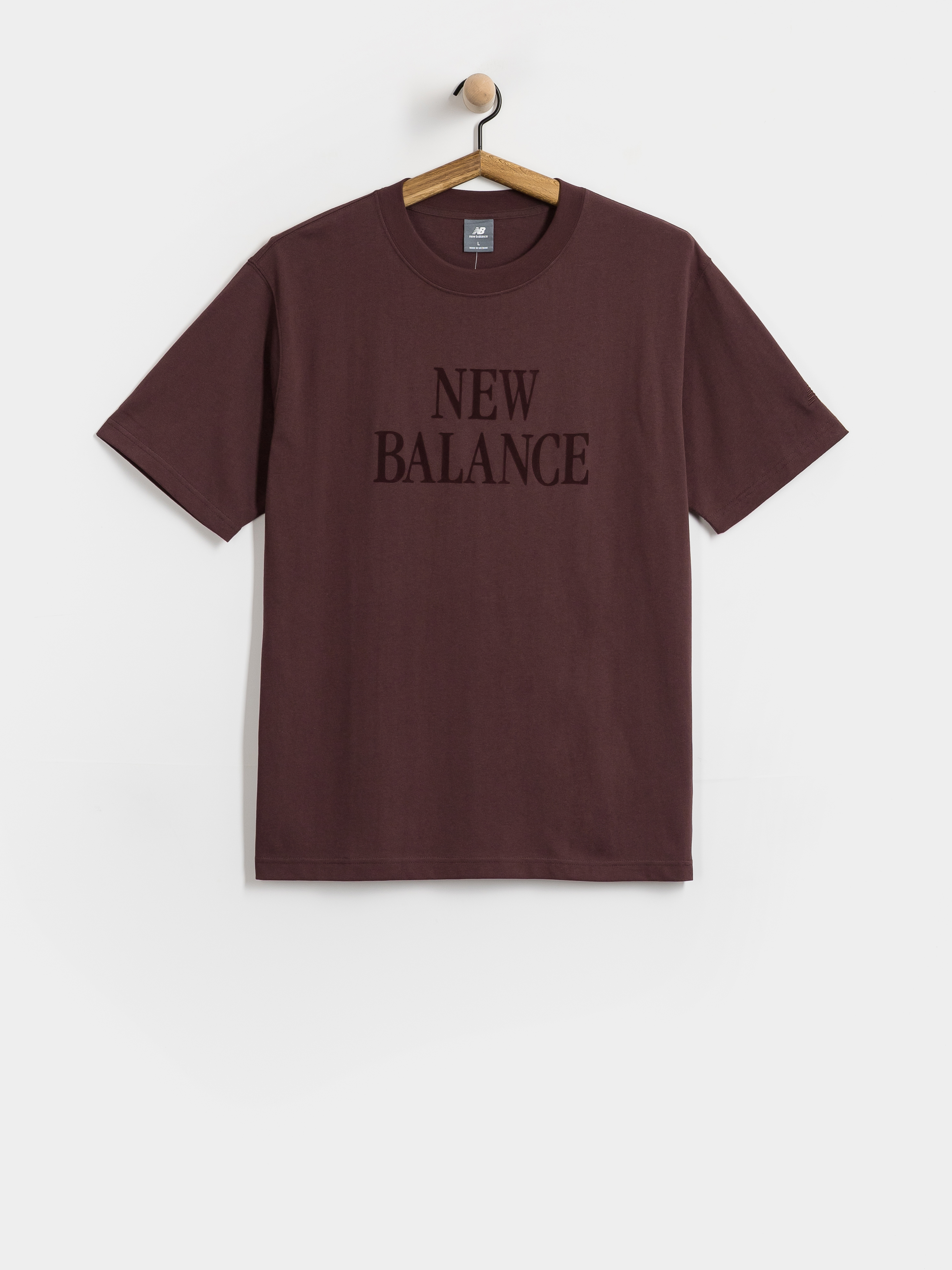 Тениска New Balance Athletics Flocked Logo (cherry leather)