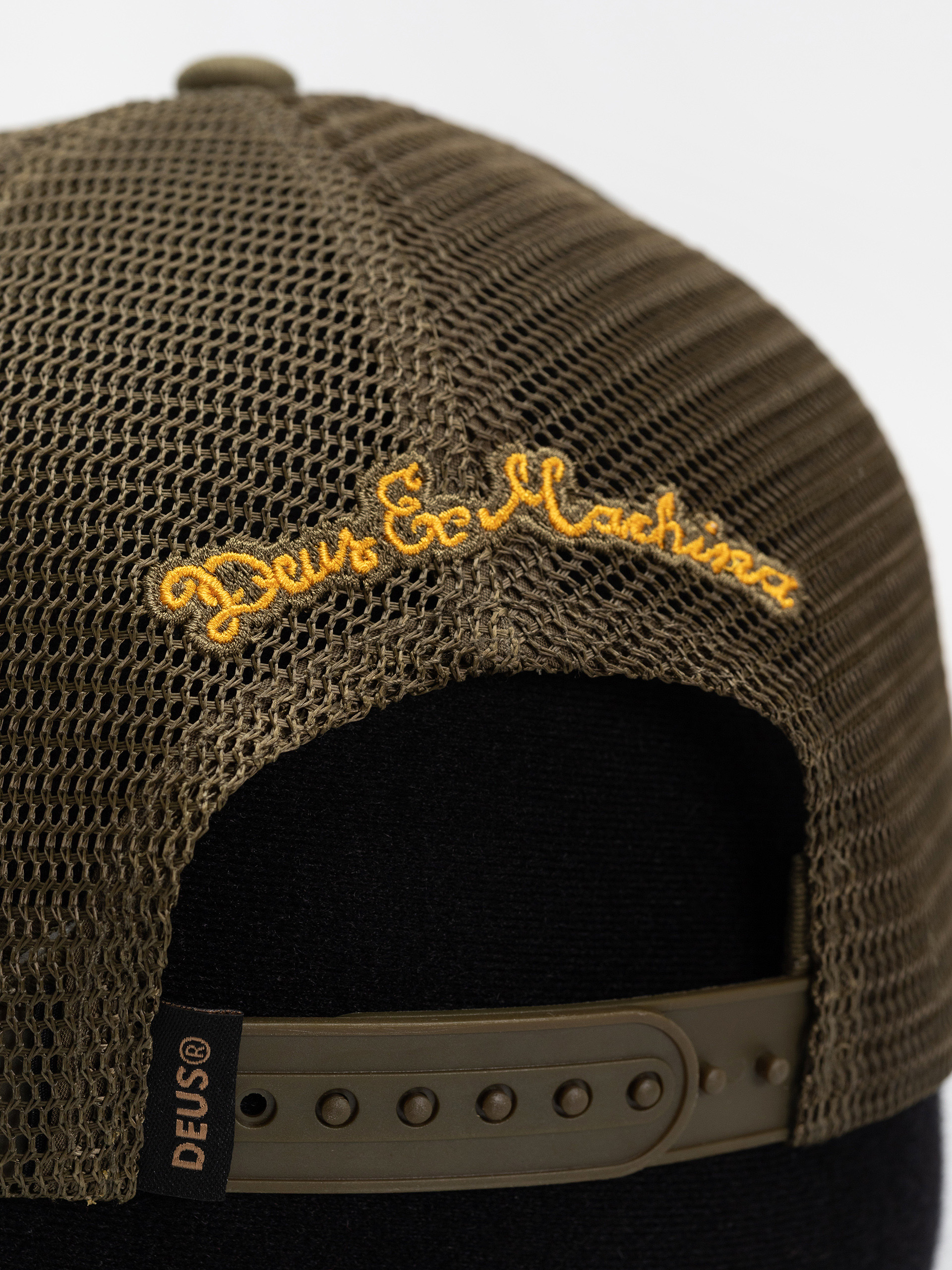 Шапка с козирка Deus Ex Machina Shook Ones Trucker (olive green)
