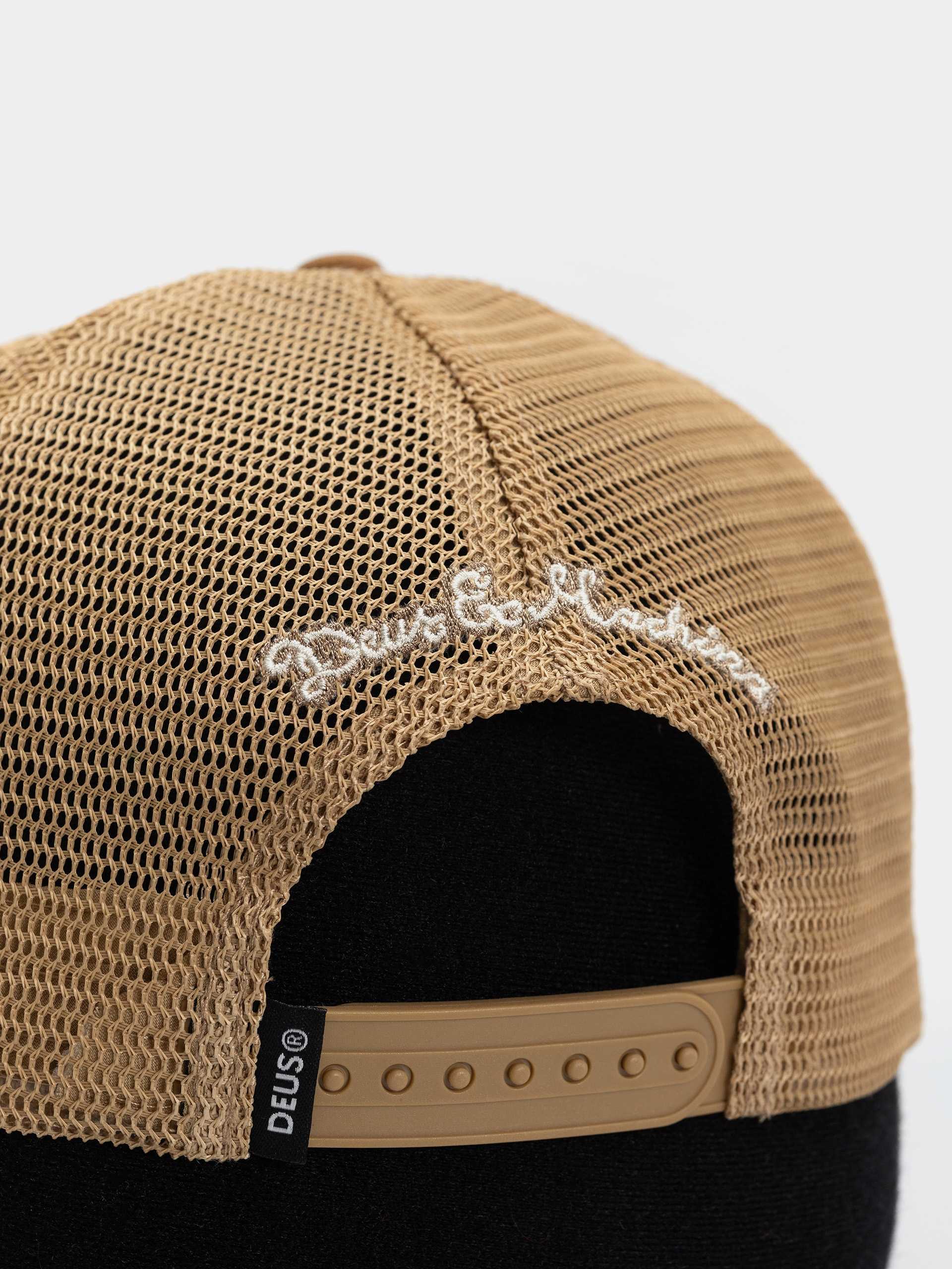 Шапка с козирка Deus Ex Machina Josel Trucker (camel brown)