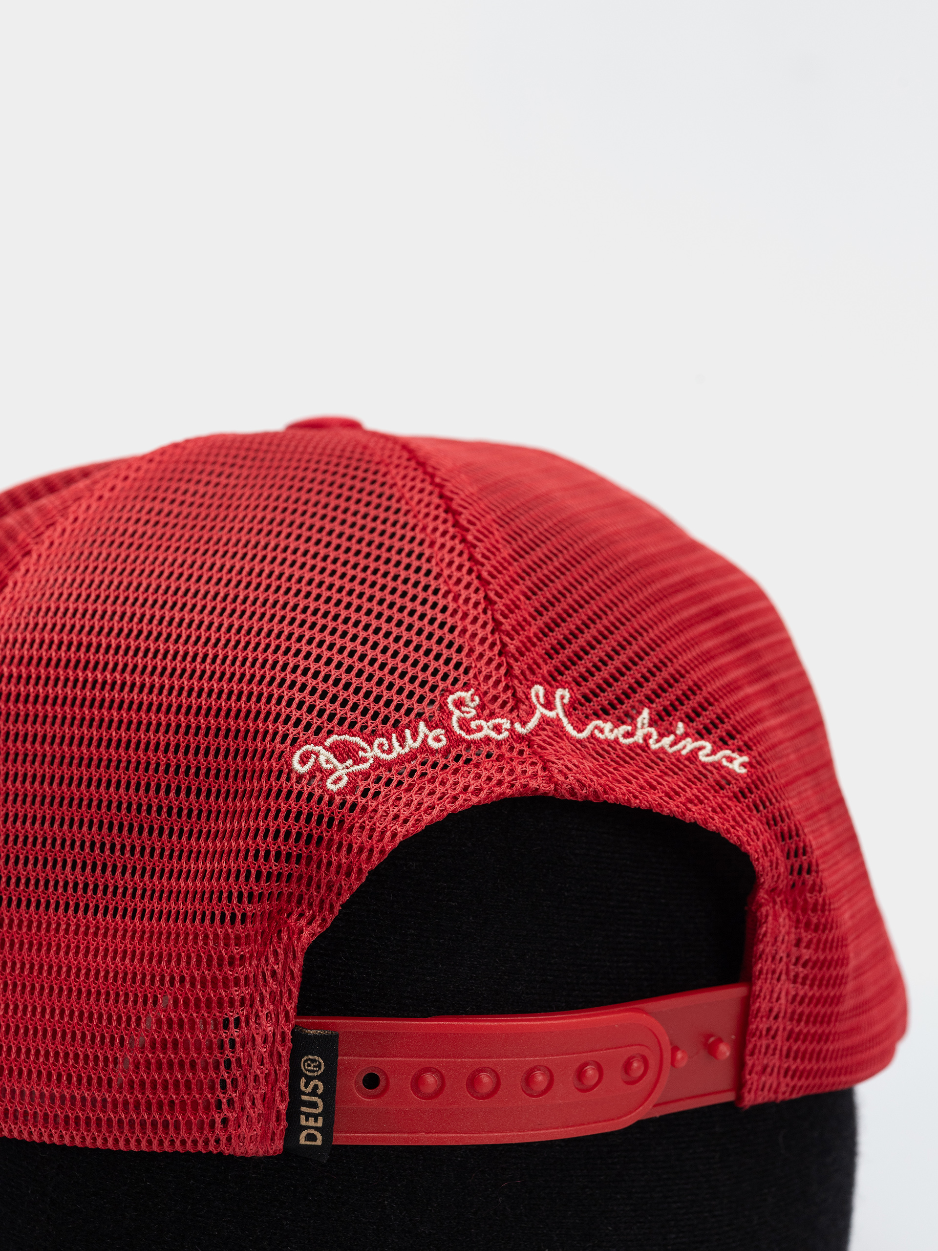 Шапка с козирка Deus Ex Machina Mudflap Trucker (cherry red)