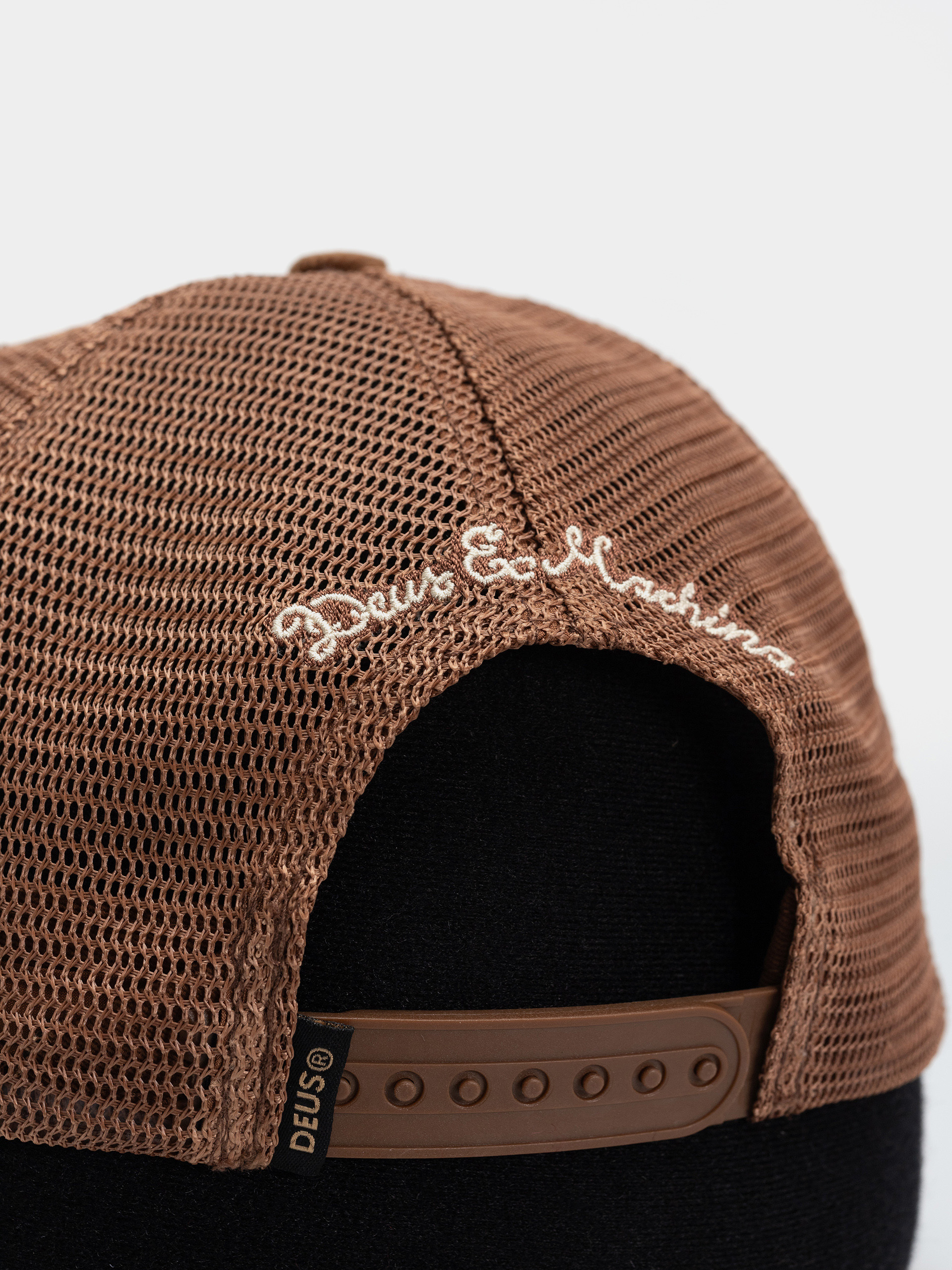Шапка с козирка Deus Ex Machina Marsden Trucker (brown)